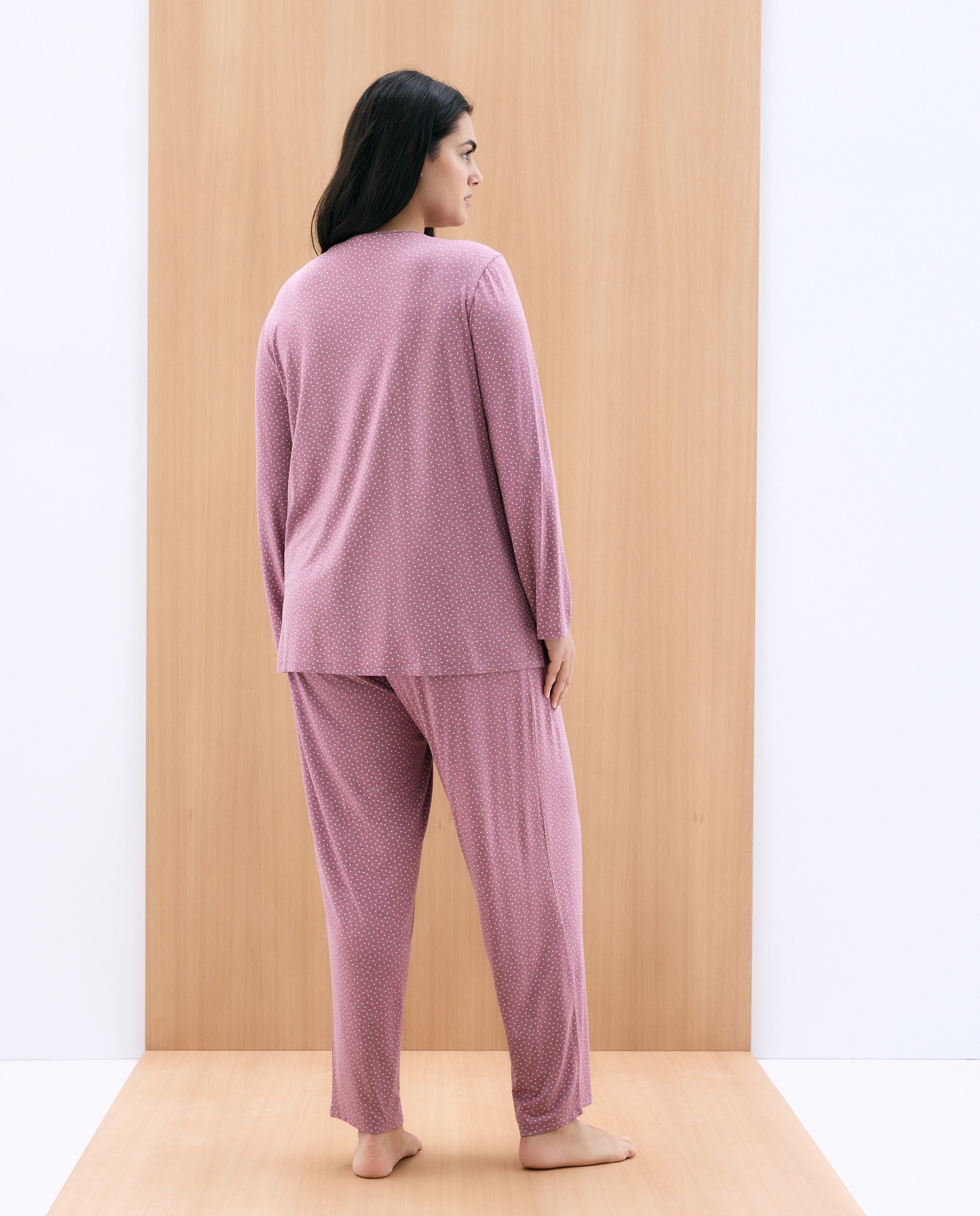 Pijama às Bolinhas com Decote em Bico Rosa-3