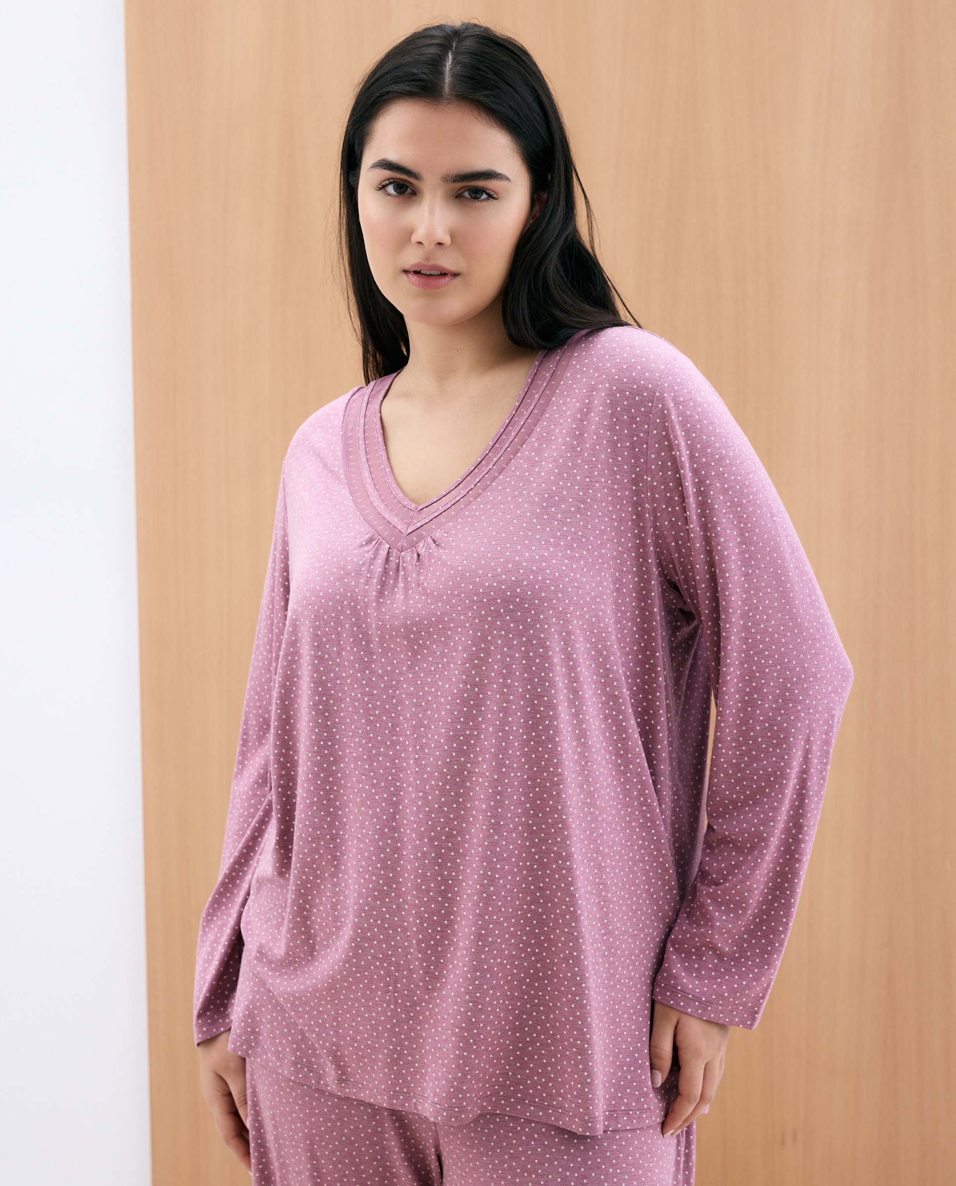 Pijama às Bolinhas com Decote em Bico Rosa-2