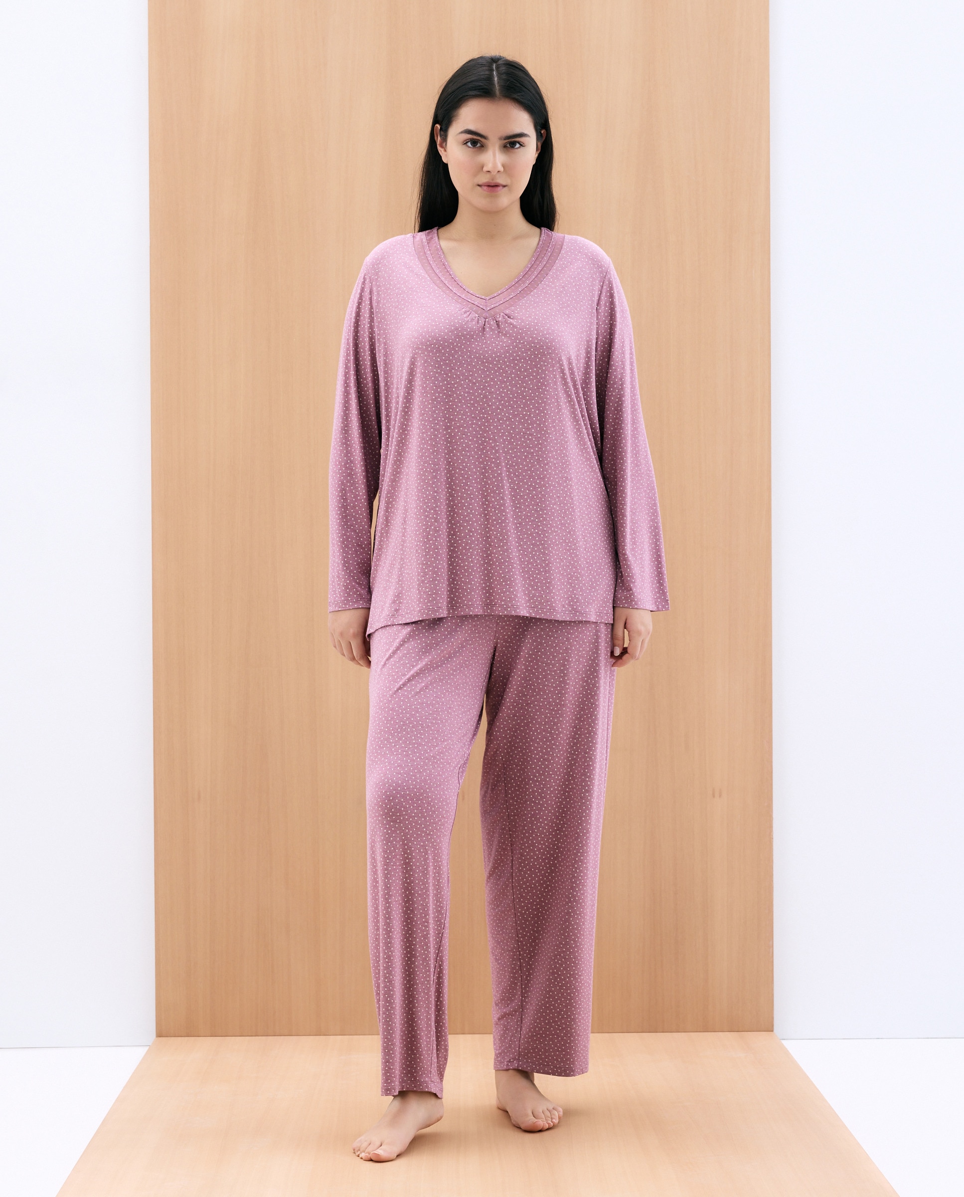 Pijama às Bolinhas com Decote em Bico Rosa-1