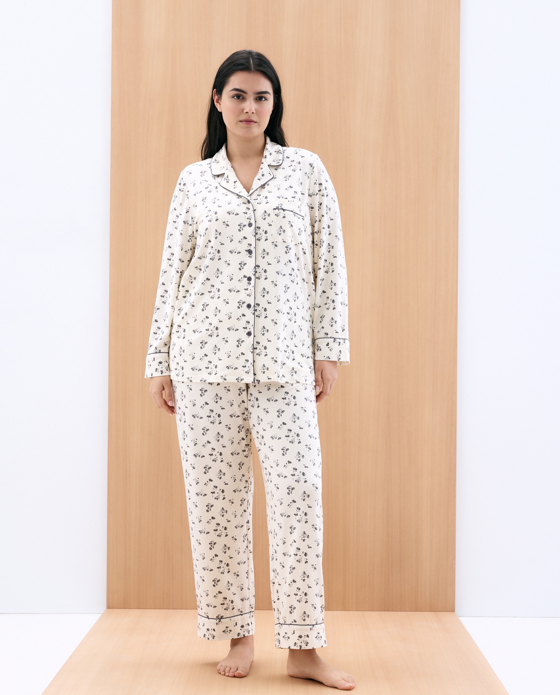 Pijama Camiseiro com Estampado Floral Branco-2