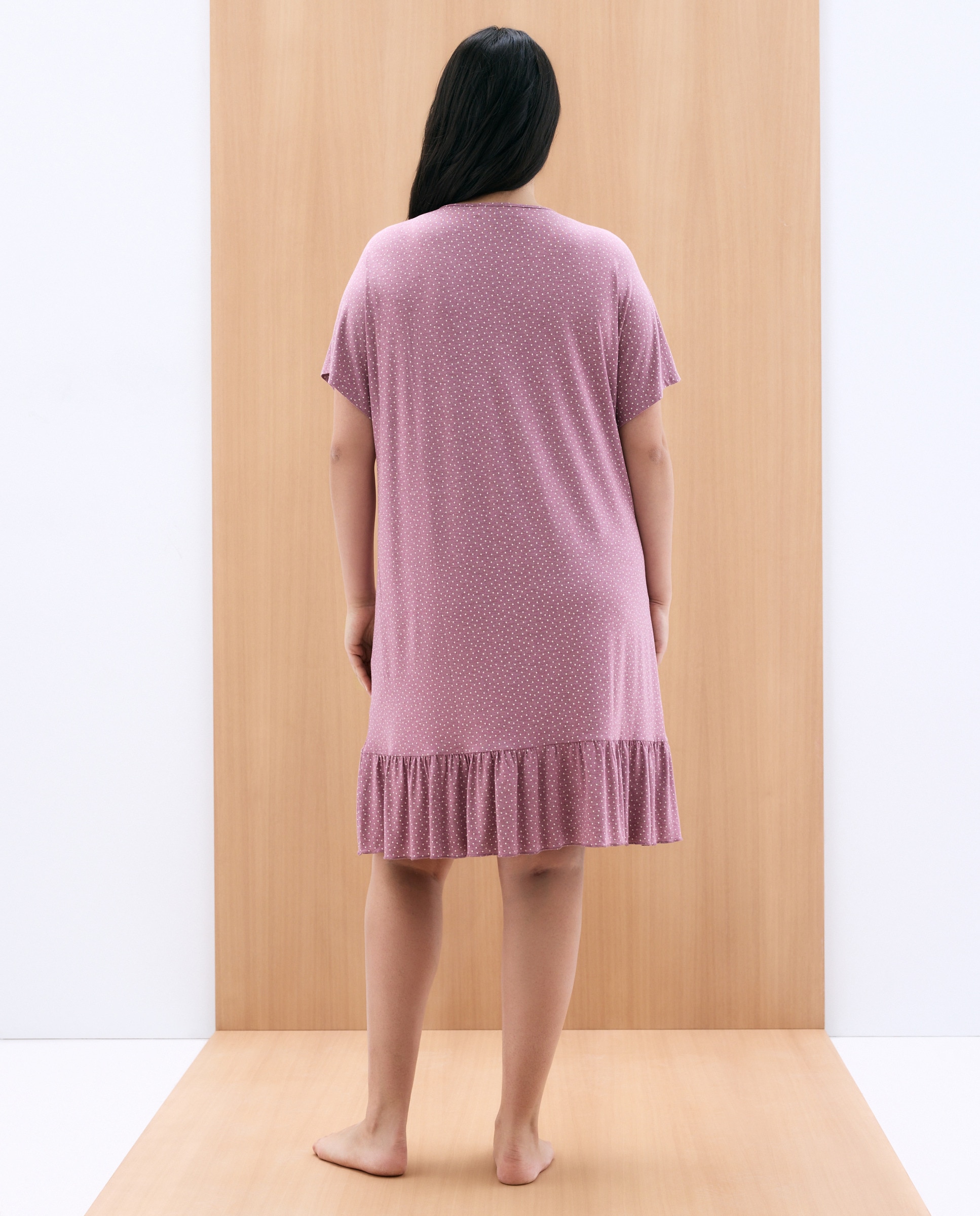 Camisa de Dormir às Bolinhas com Decote em Bico Rosa-2