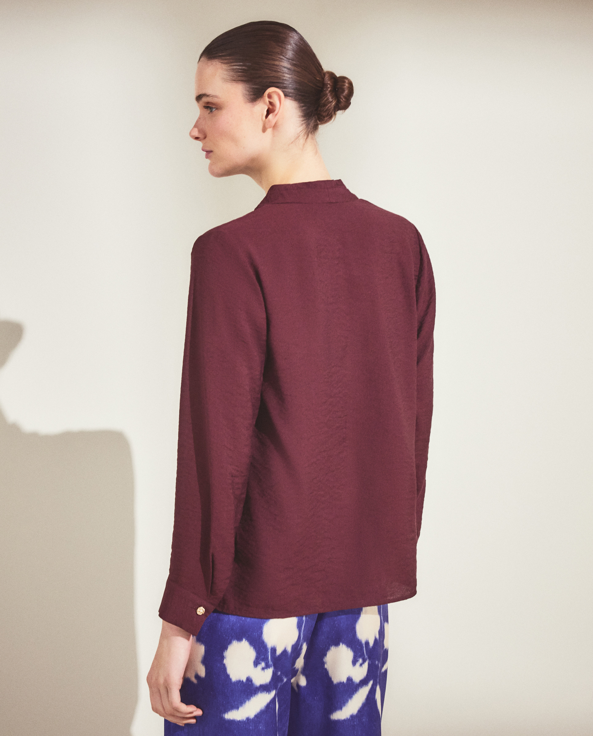 Blusa com Textura Decote em Bico e Manga Comprida Bordeaux-3