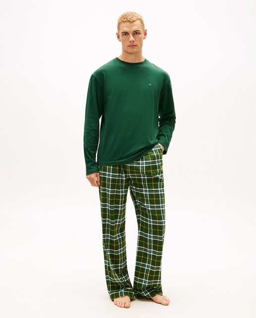 Imagem 0 de Pijama Comprido com Calças de Flanela e T-shirt