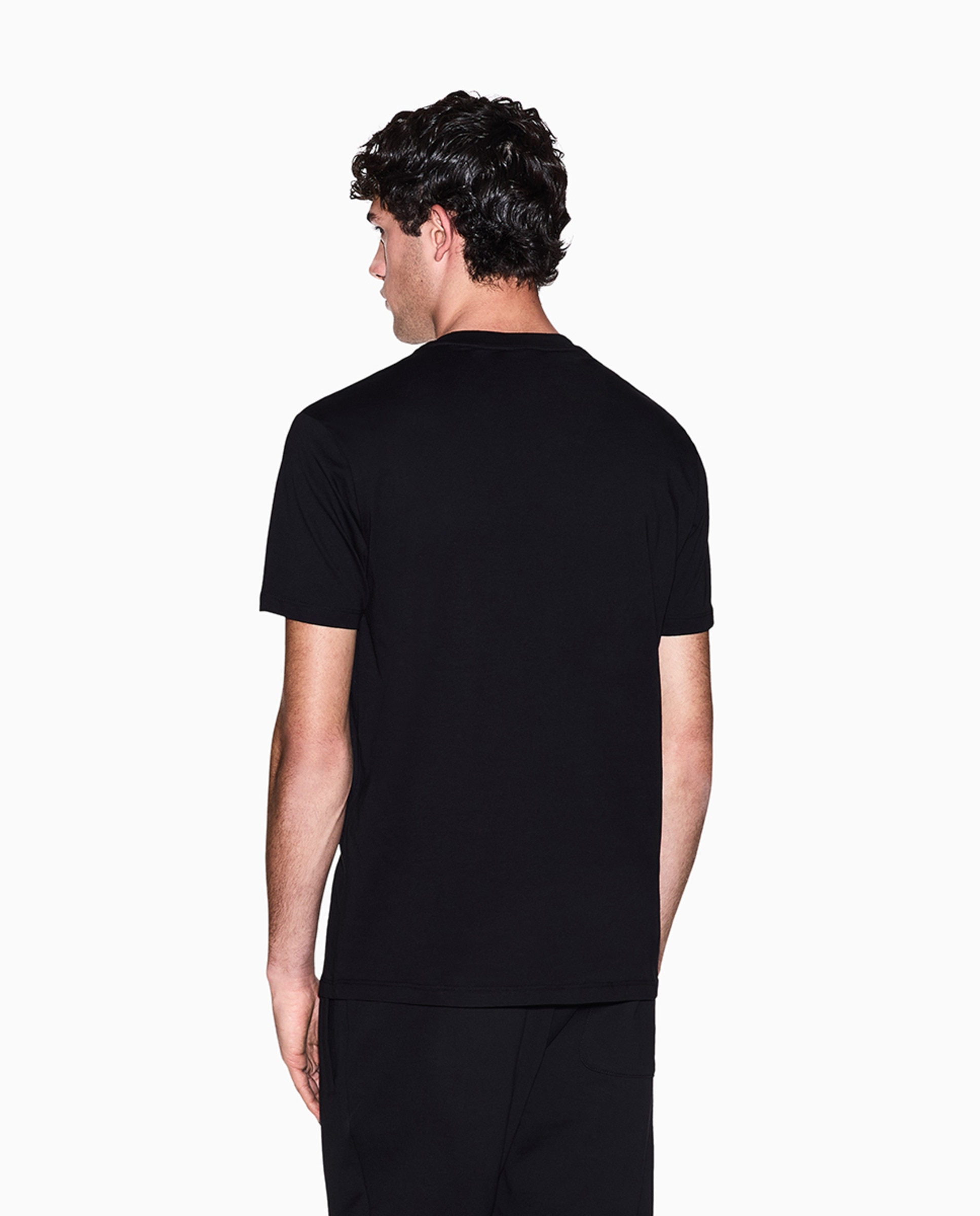 T-shirt Regular Fit com Manga Curta Preto-2