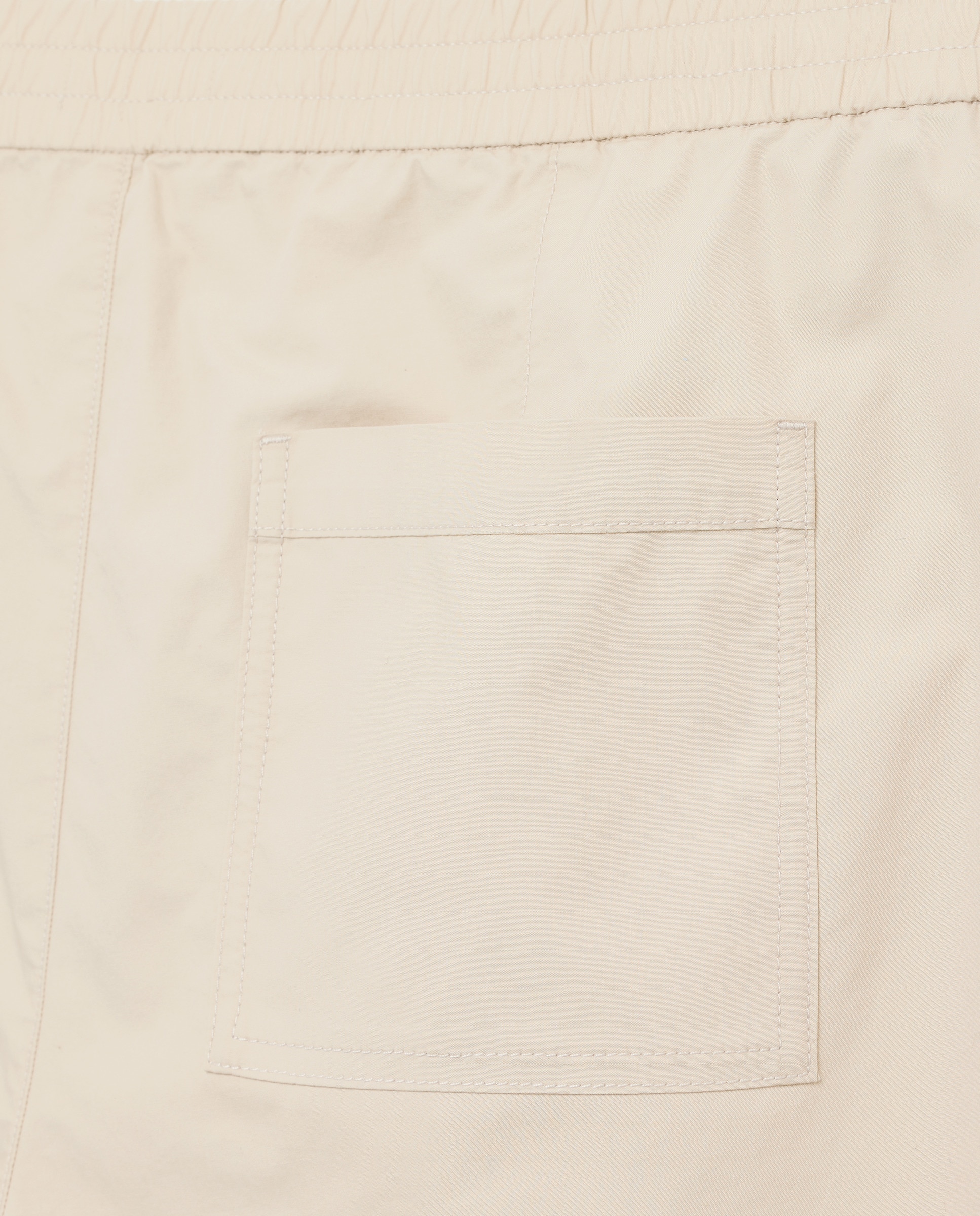 Bermuda hombre chino con goma popelin Visón claro-5