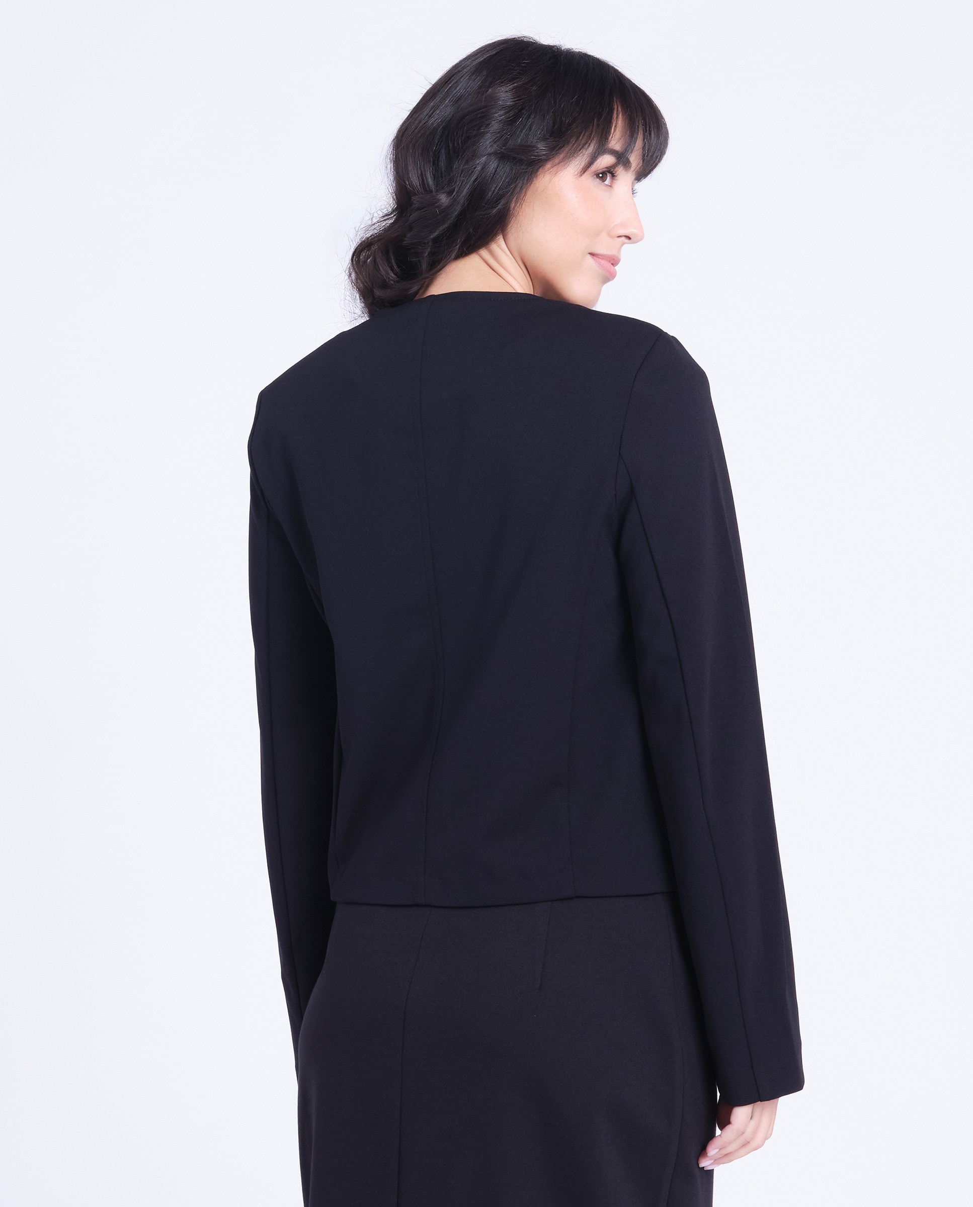 Casaco Curto em Crepe Preto-2