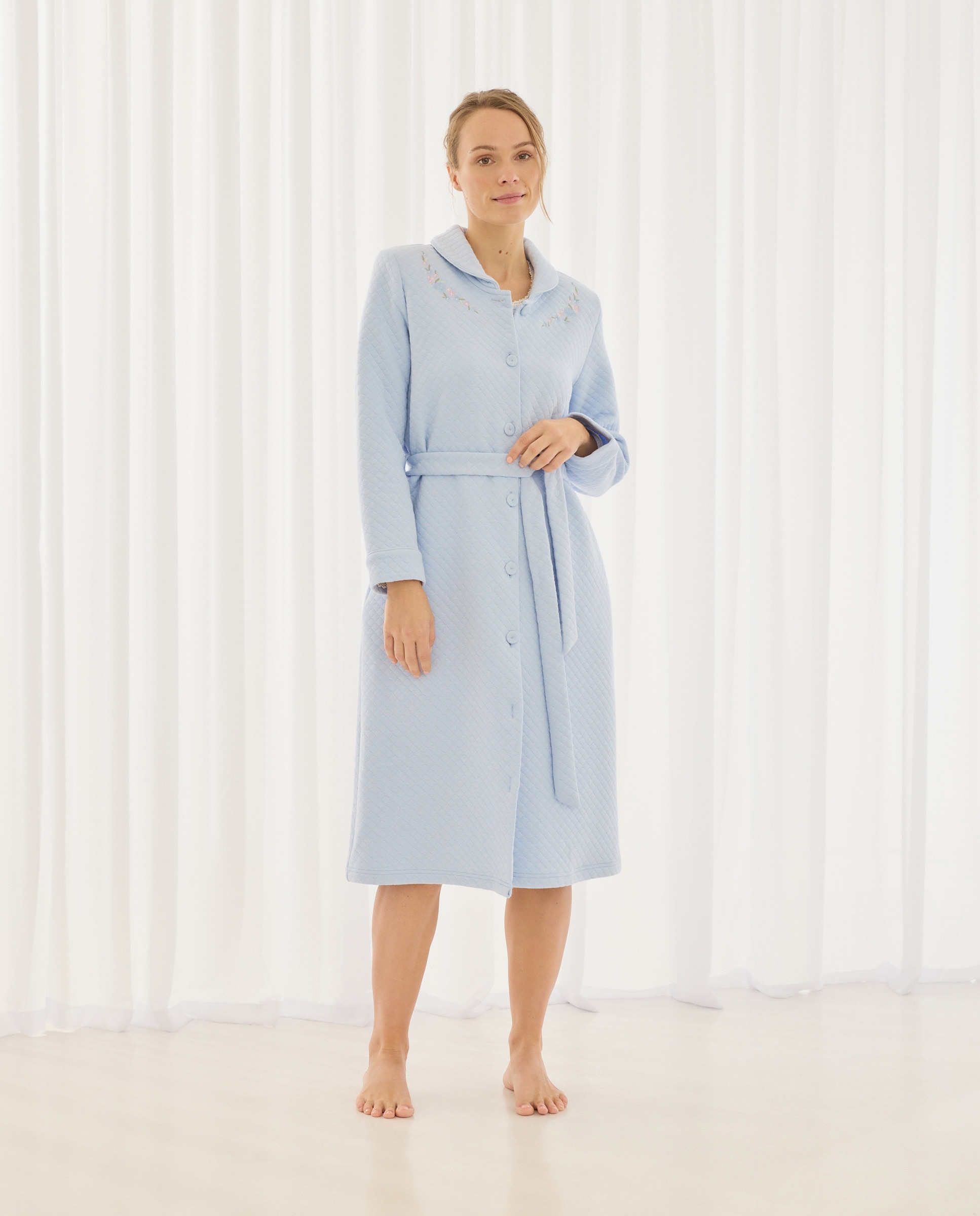 Robe com Botões e Detalhes Florais 410 Azul Claro-1