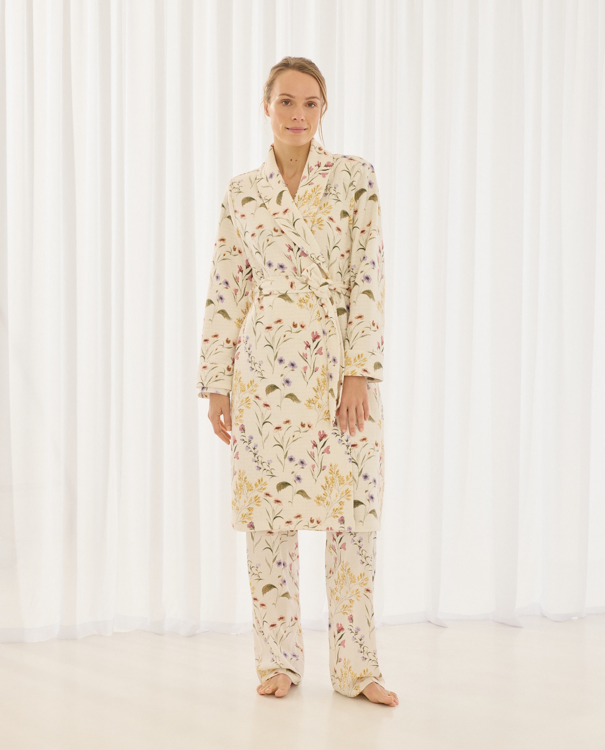 Robe Cruzado com Gola de Renda Rosa-1