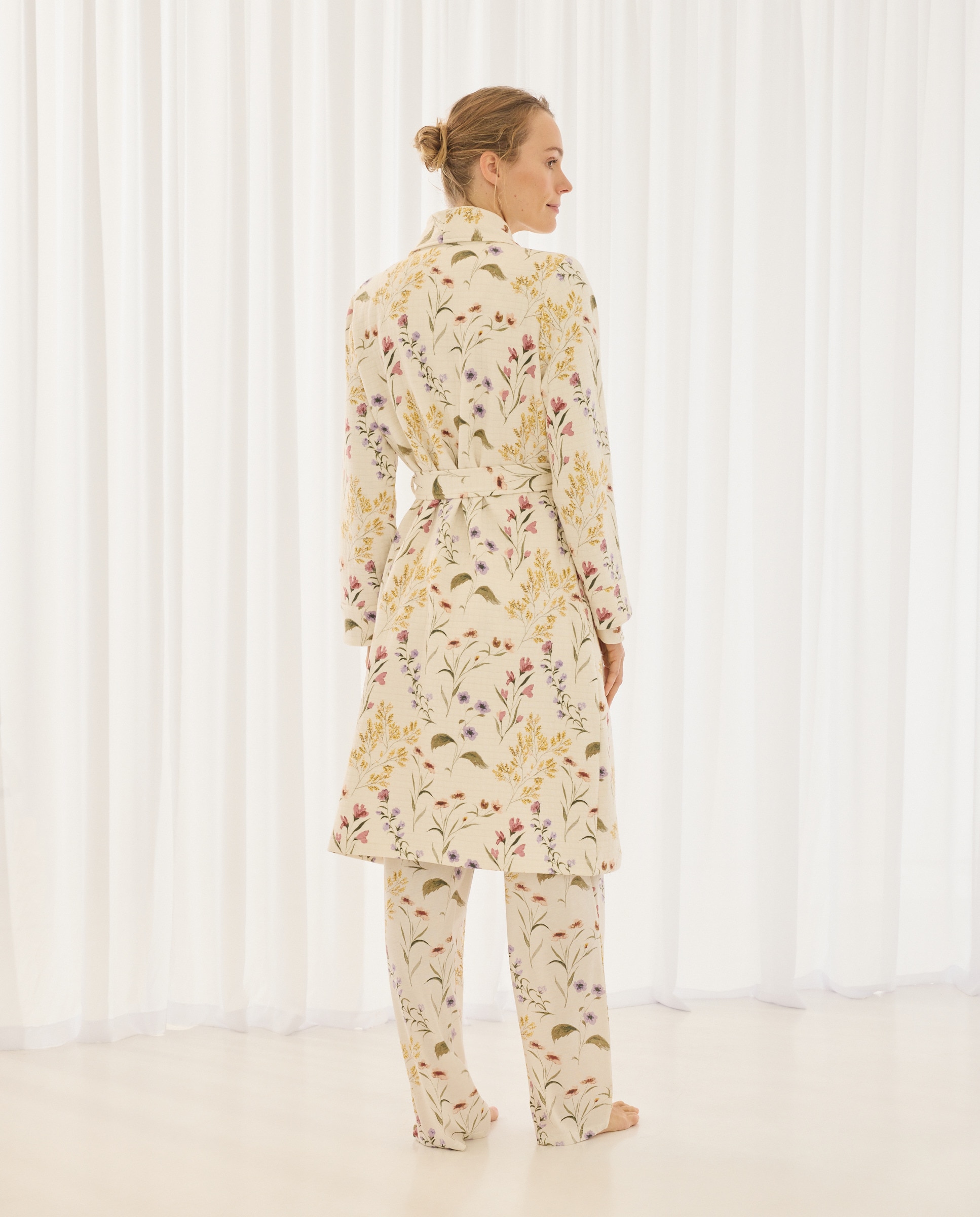 Robe Cruzado com Gola de Renda Rosa-2