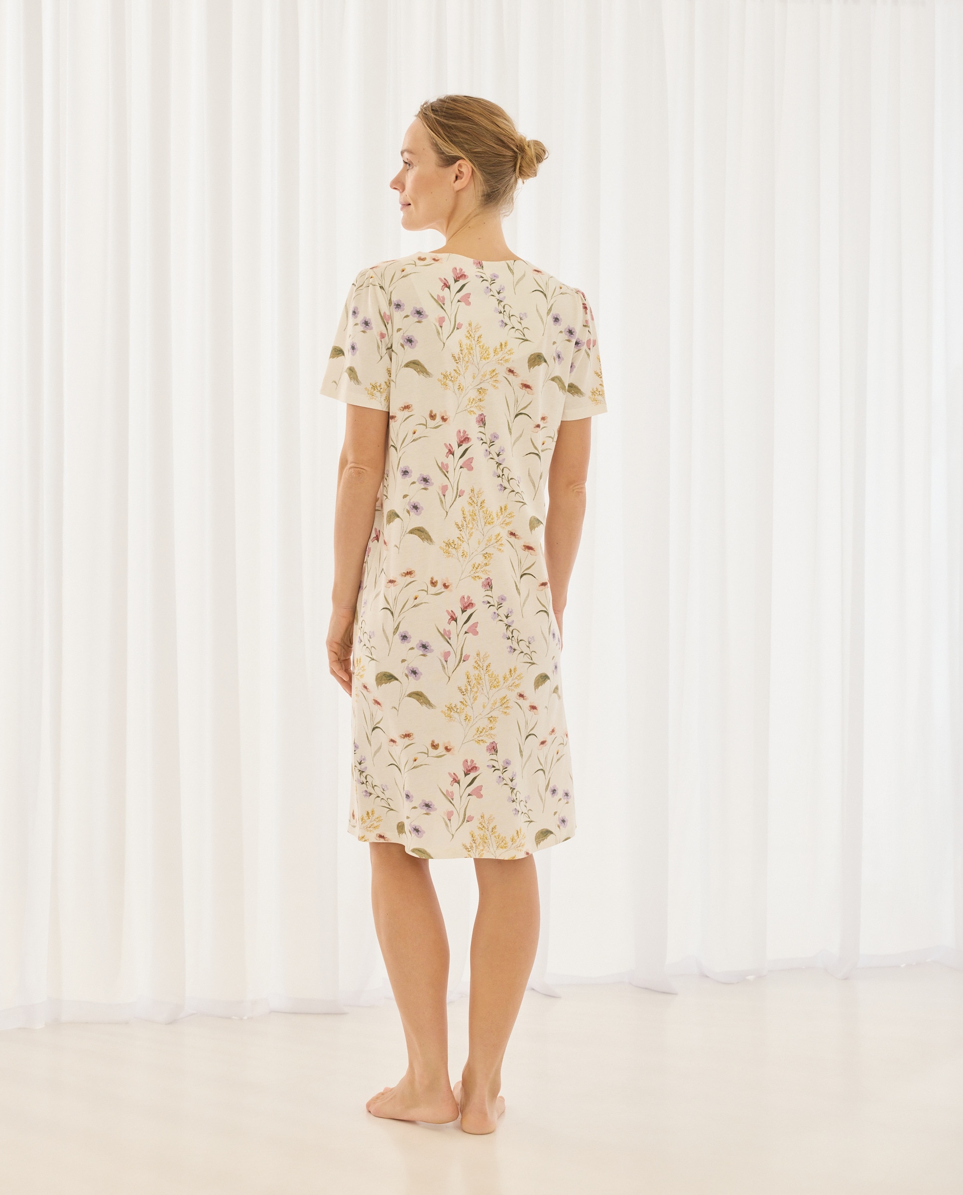 Camisa de Dormir com Estampado Floral e Gola de Renda Rosa-2