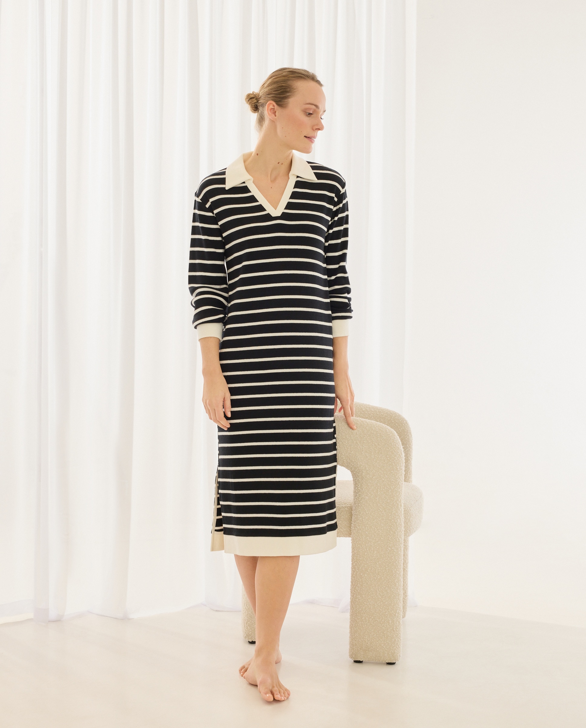 Imagem 0 de Vestido Tipo Polo às Riscas