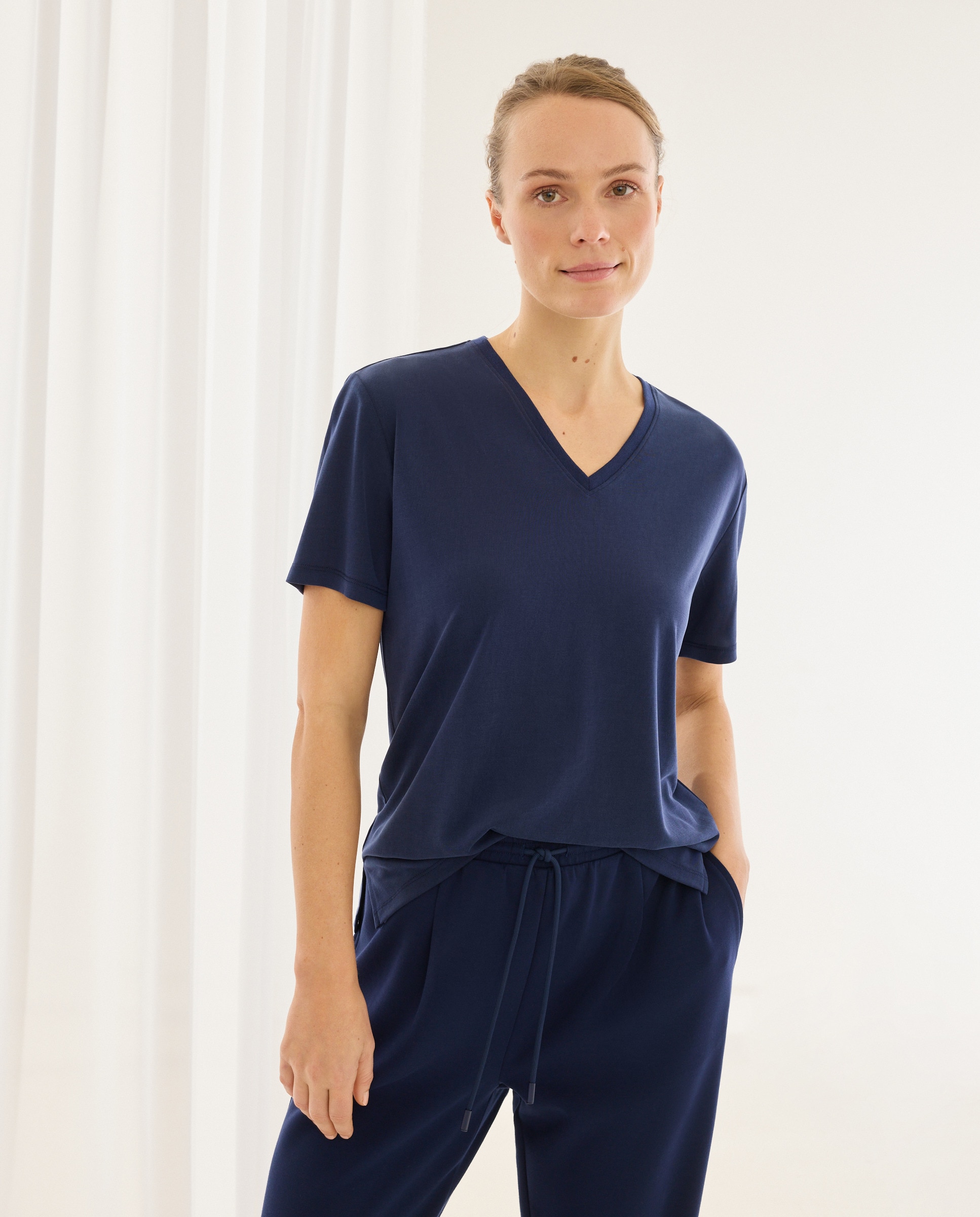 T-shirt com Decote em Bico e Detalhes Azul-marinho-1