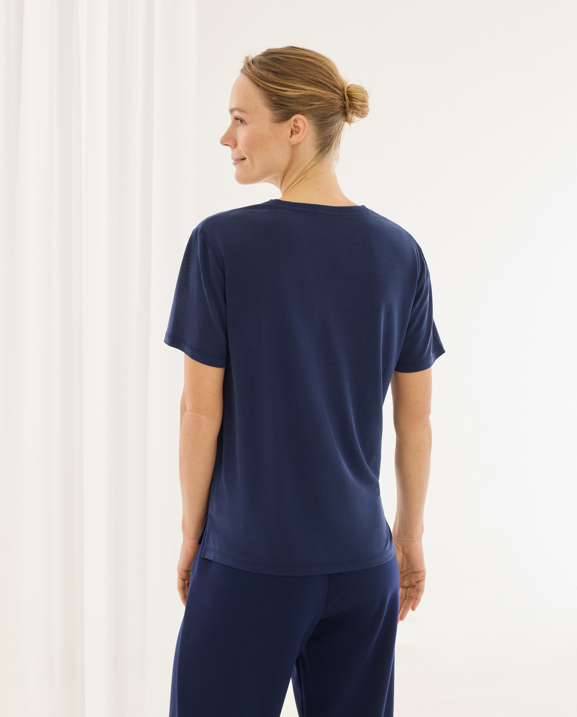 T-shirt com Decote em Bico e Detalhes Azul-marinho-3