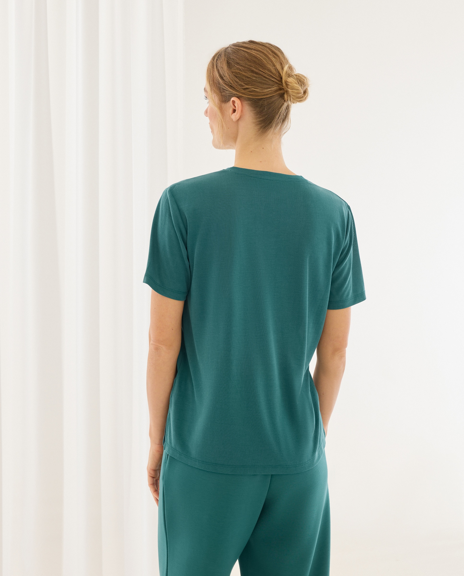 T-shirt com Decote em Bico e Detalhes 530 Verde Escuro-3