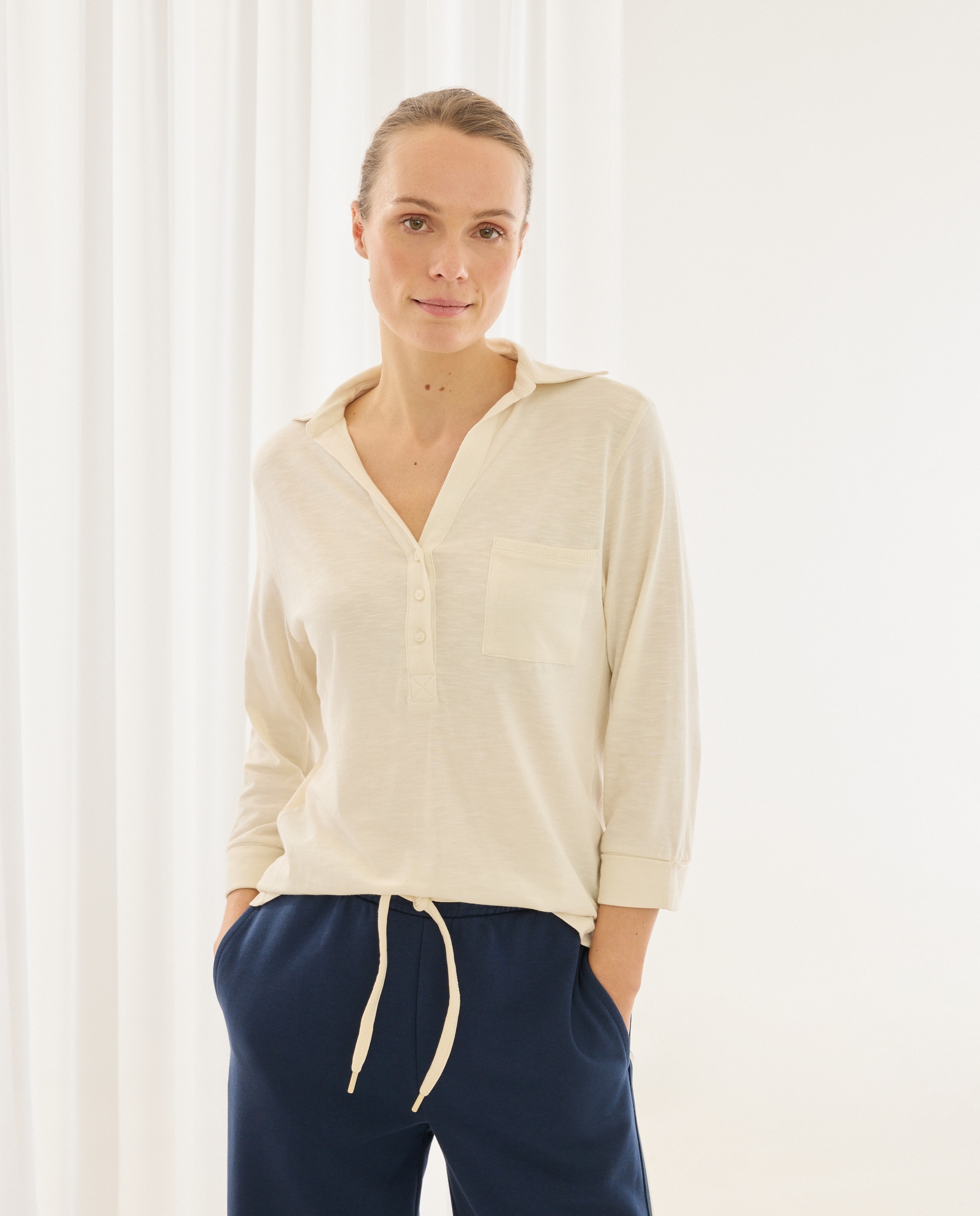 Imagem 0 de Sobrecamisa Lisa com Bolsos