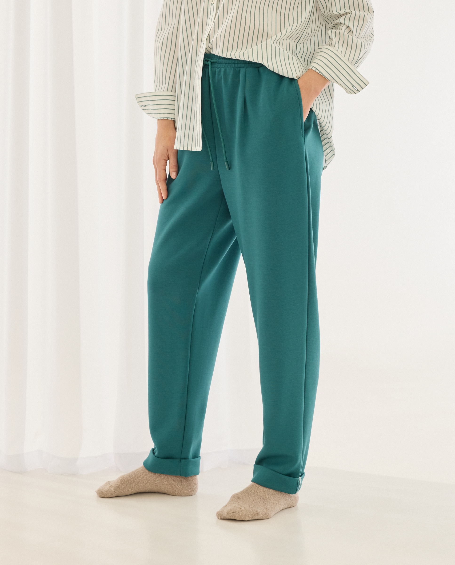 Calças Regular com Detalhes na Bainha 530 Verde Escuro-2