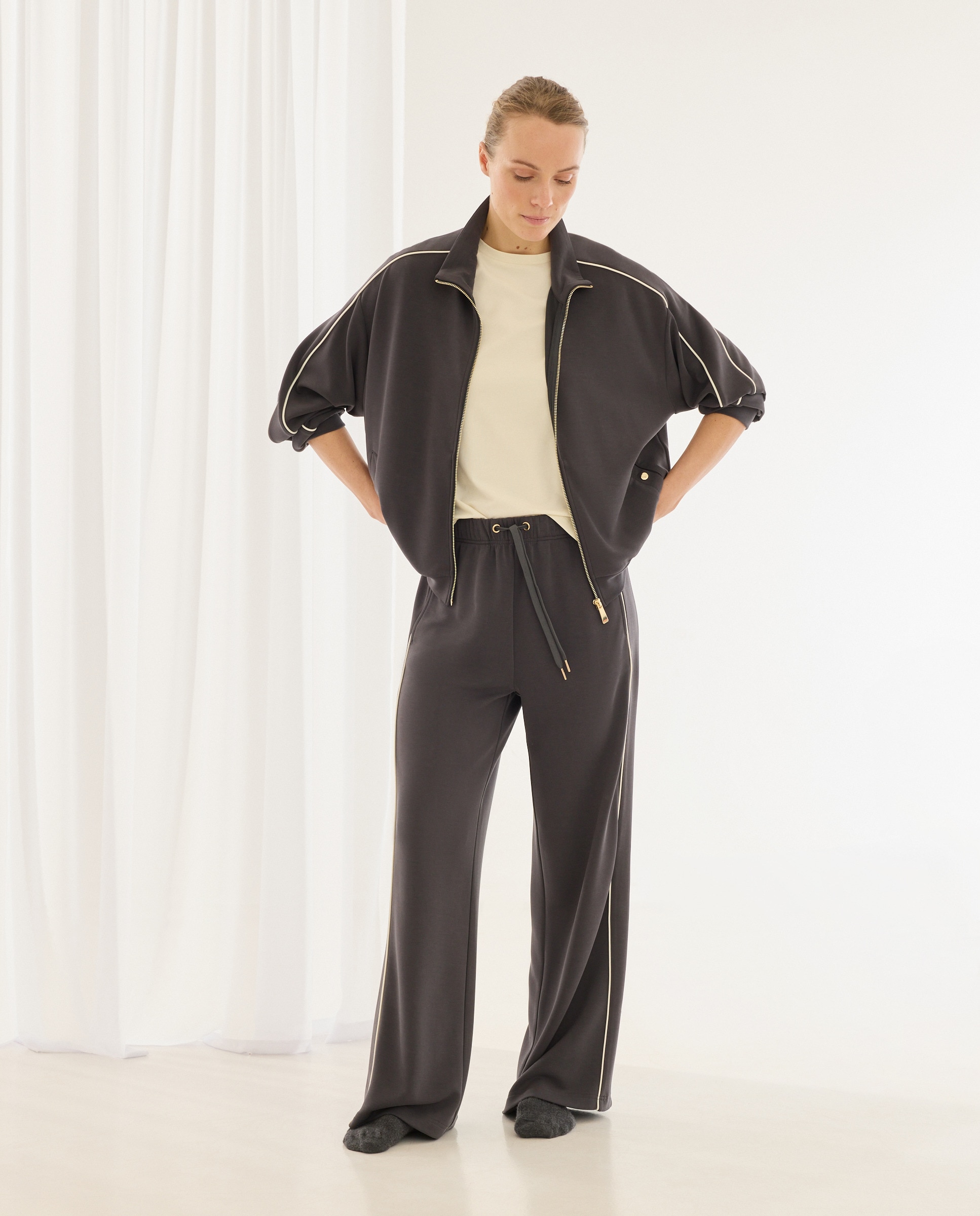Casaco Estilo Blusão Bomber em Contraste Preto-2