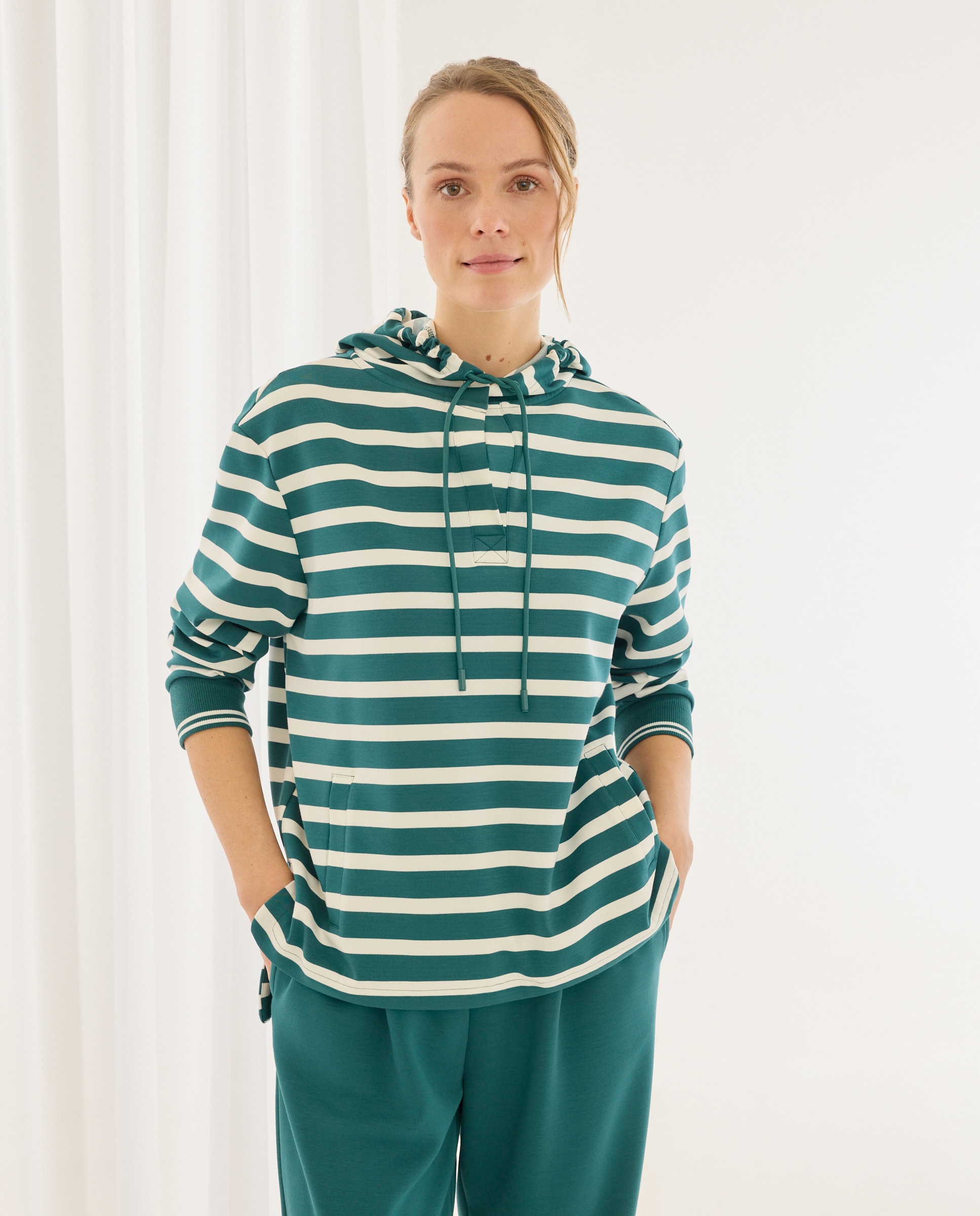 Sweatshirt às Riscas e com Capuz Verde-1
