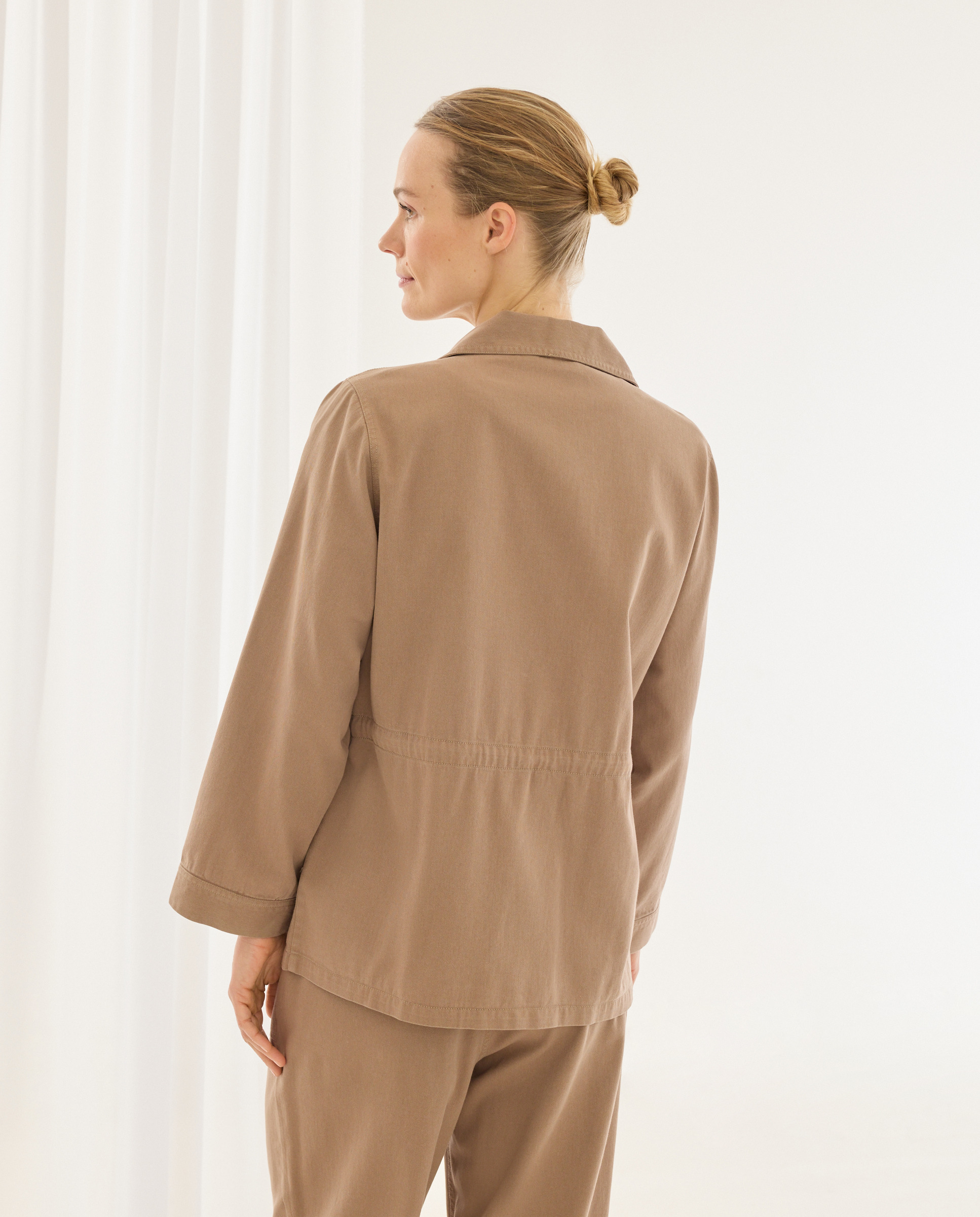 Casaco Liso com Bolsos e Detalhe de Cordão 730 Camel-3