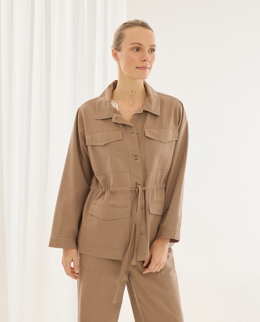 Imagem 0 de Casaco Liso com Bolsos e Detalhe de Cordão