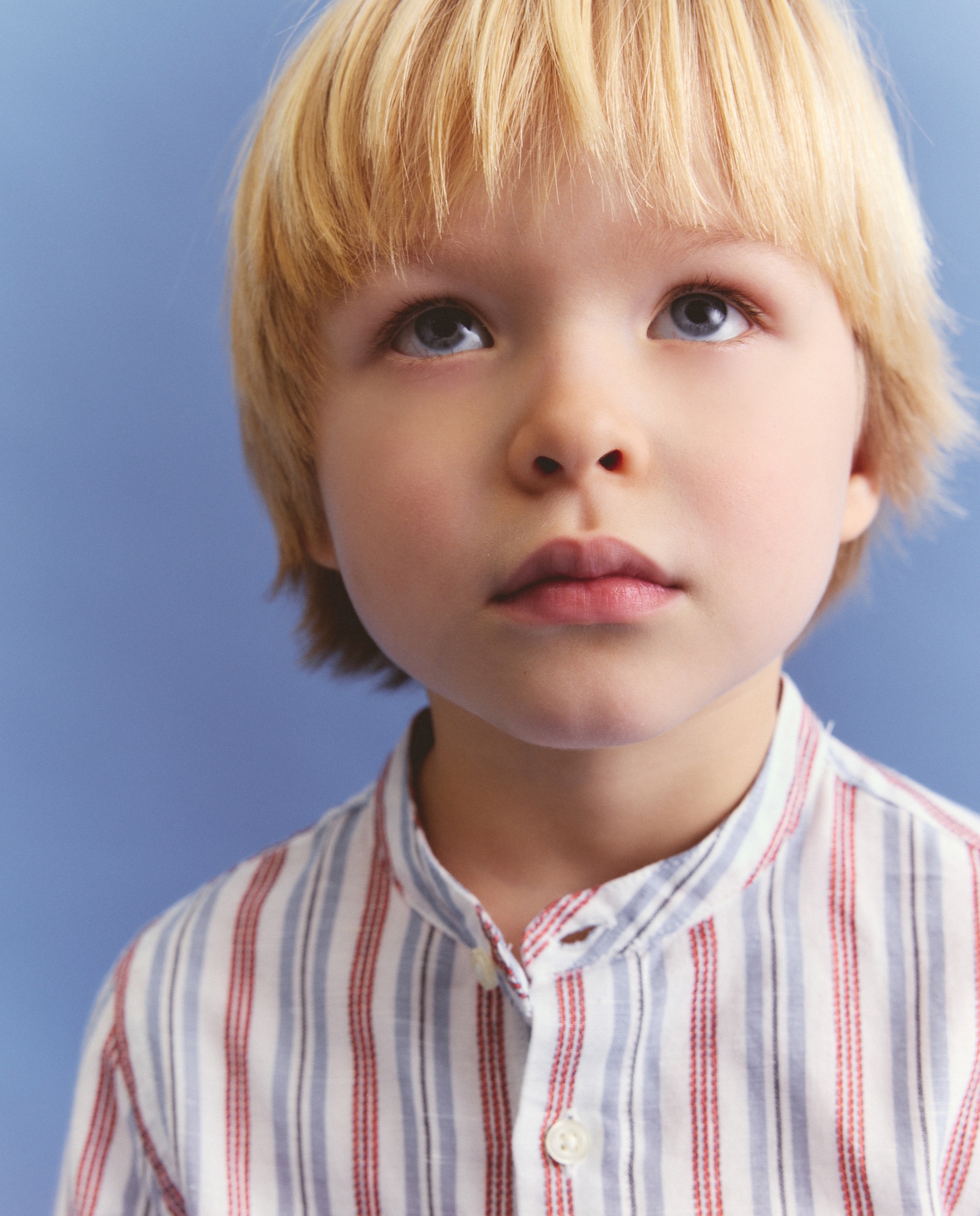 Imagem 0 de Camisa de Manga Comprida e Gola à Padre com Risca de Fantasia