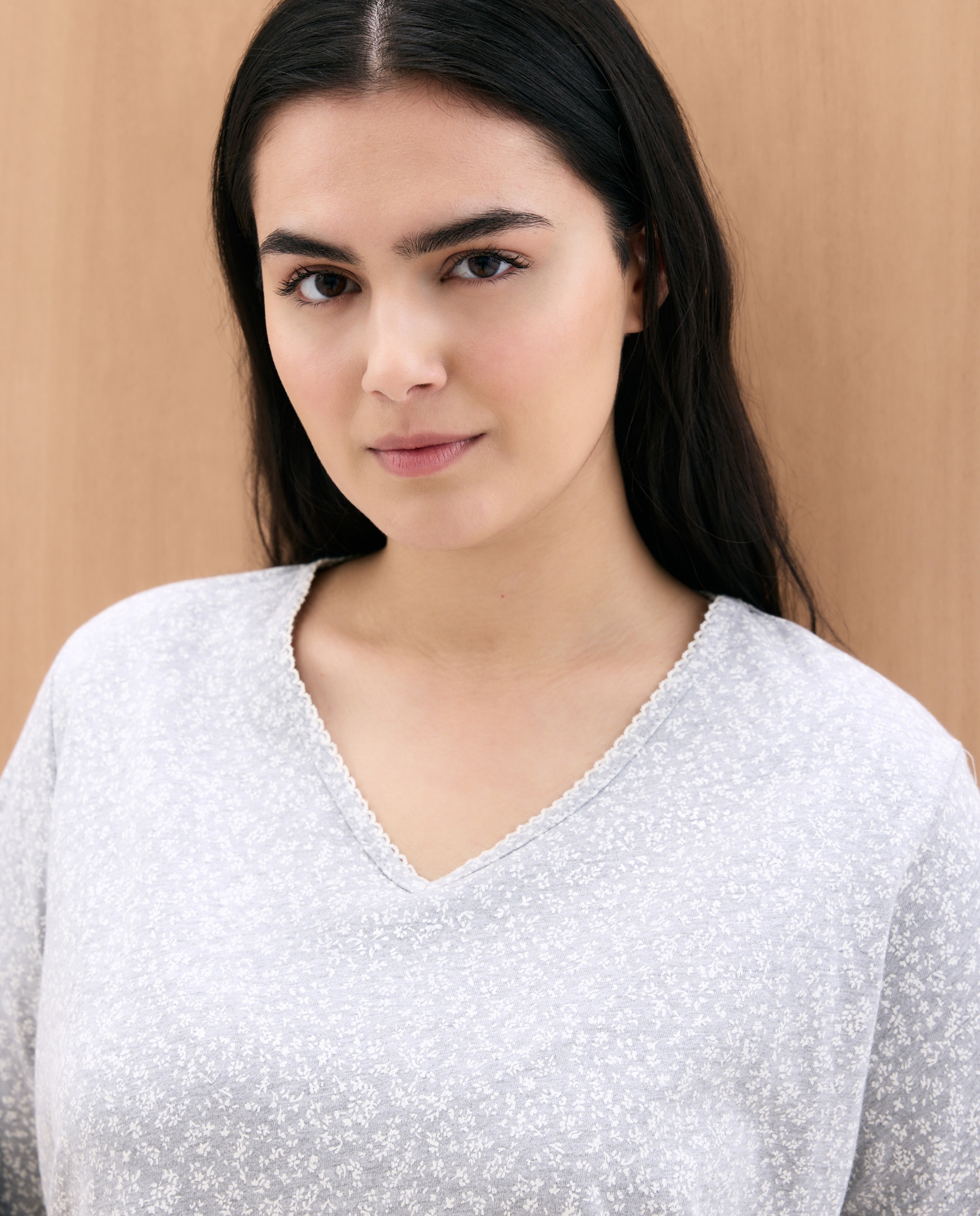 Camisa de Dormir com Decote em Bico e Detalhes de Renda Preto-2