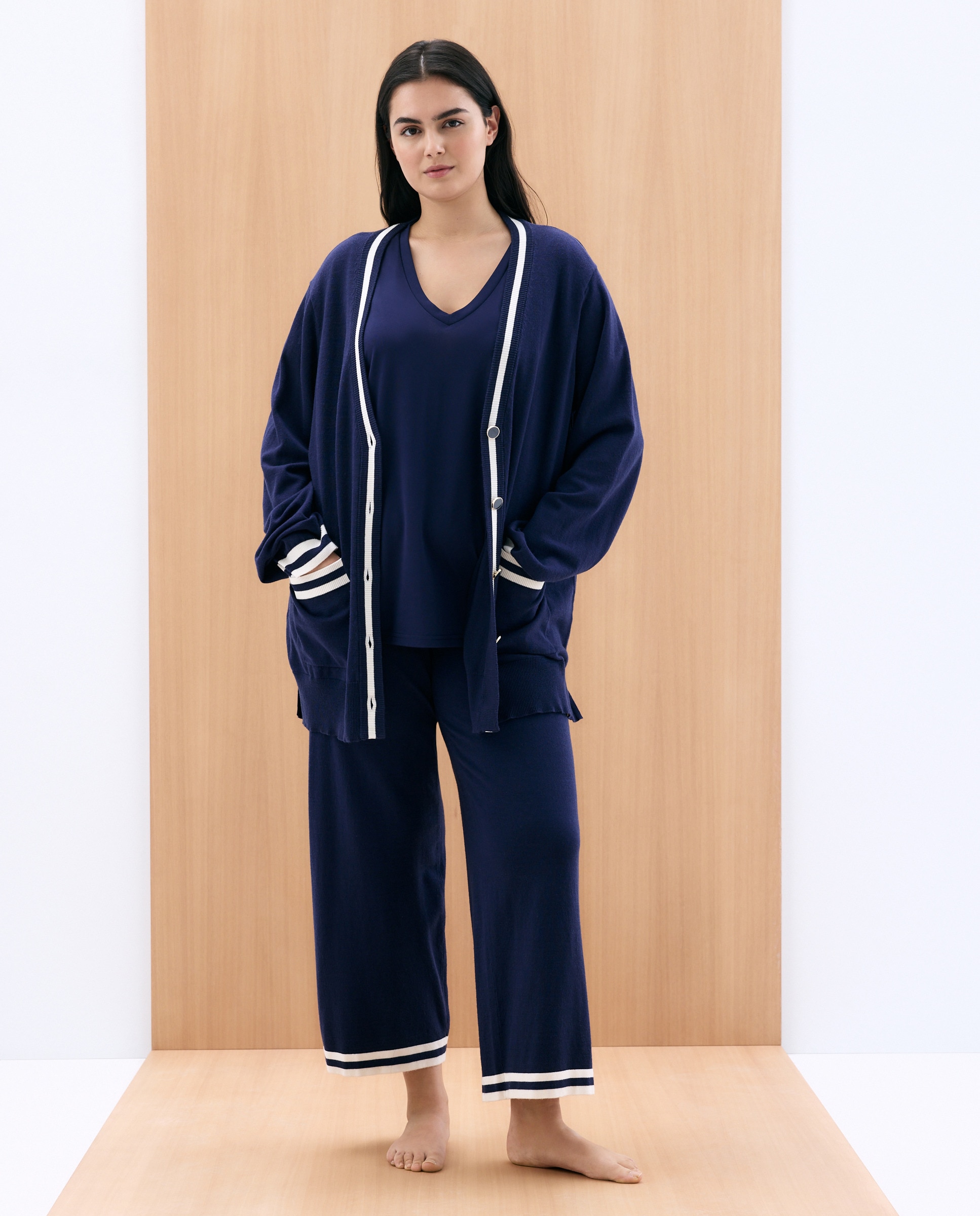 Cardigan com Gola e Bolsos em Contraste Azul-marinho-1