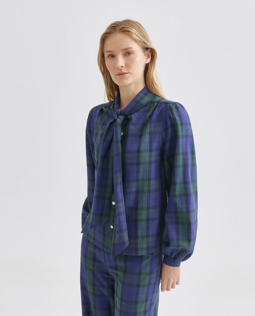 Imagen 0 de Blusa de mujer con lazada en el cuello total look