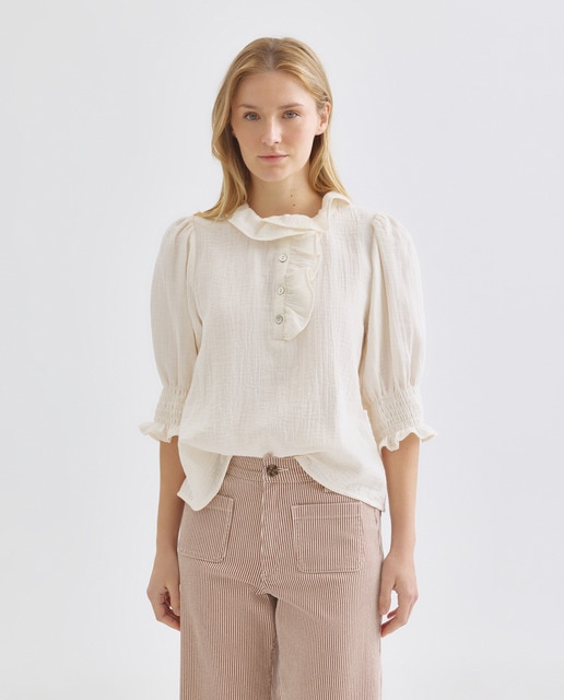 Imagen 0 de Blusa de mujer de algodón con cuello volante