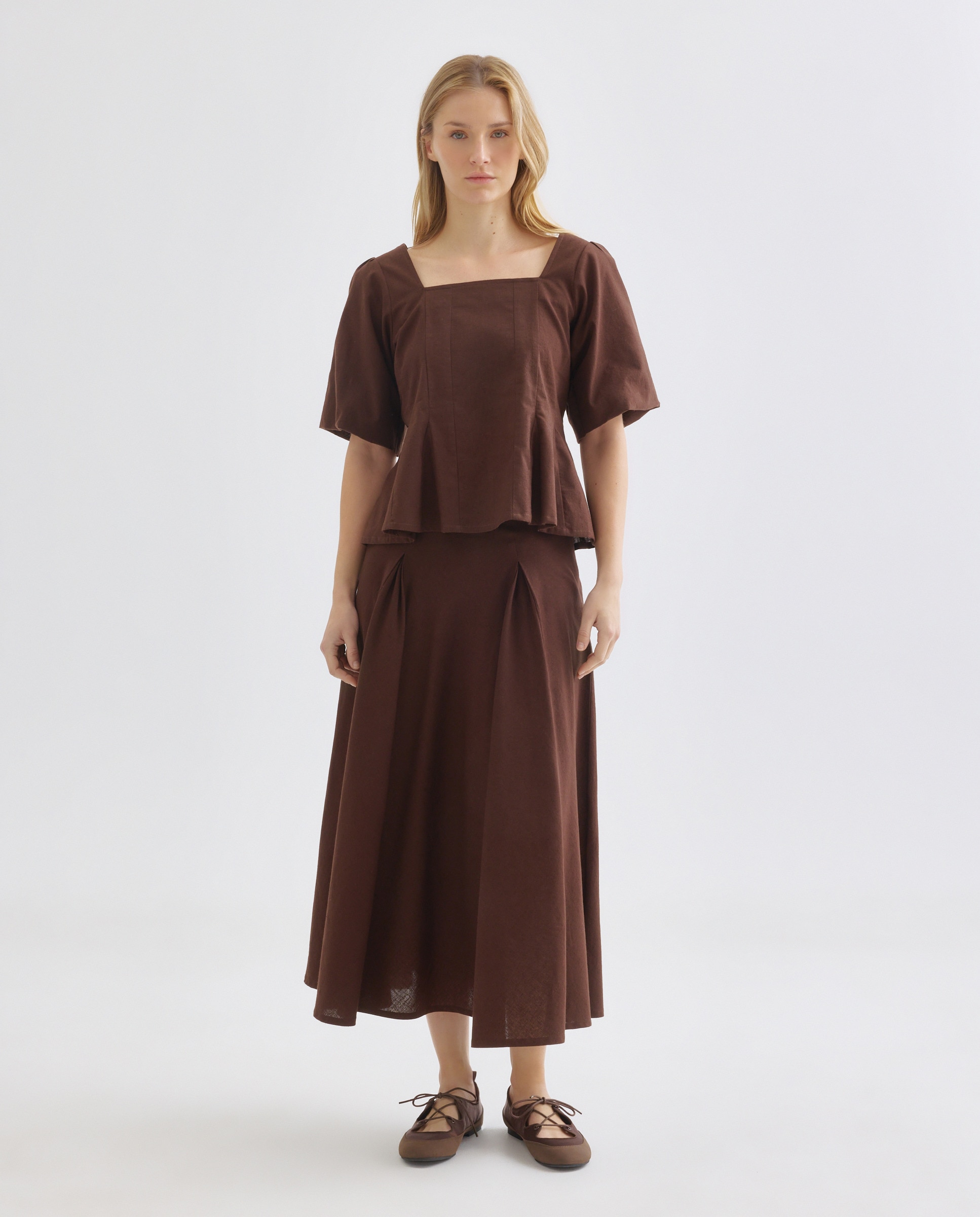 Blusa de mujer con escote cuadrado Beige-2