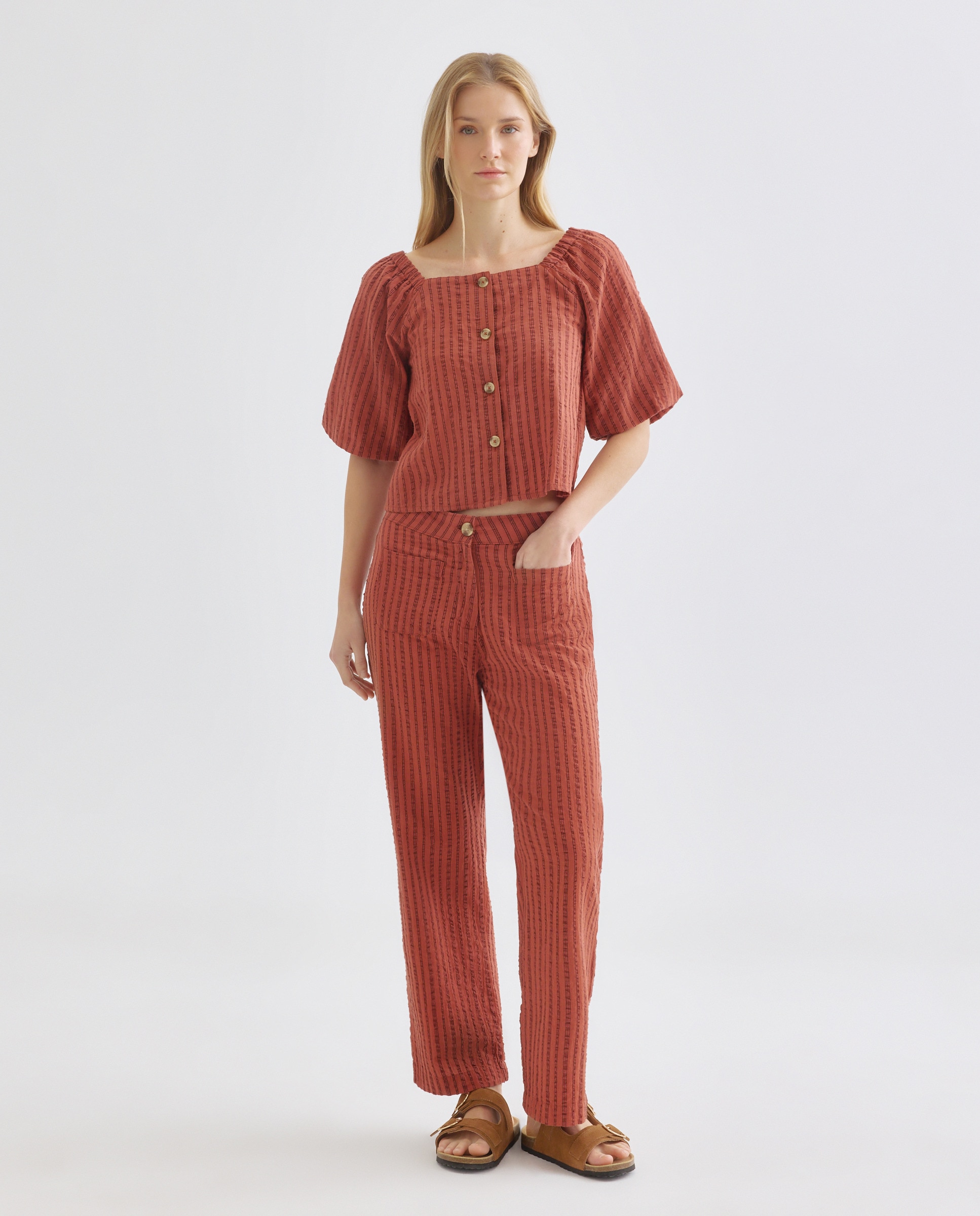 Imagen 0 de Pantalón de mujer recto de rayas total look