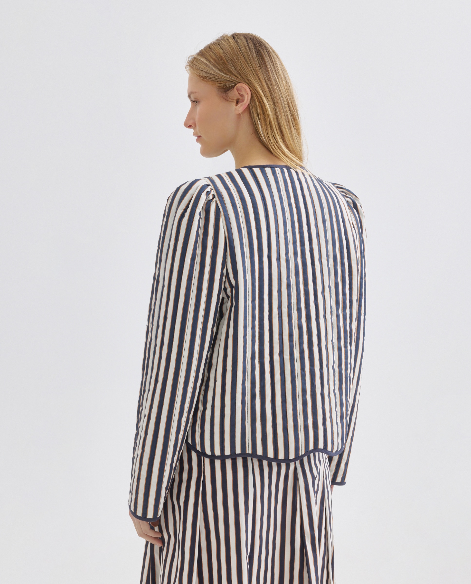 Chaqueta de mujer de rayas con manga abullonada total look Marrón-3