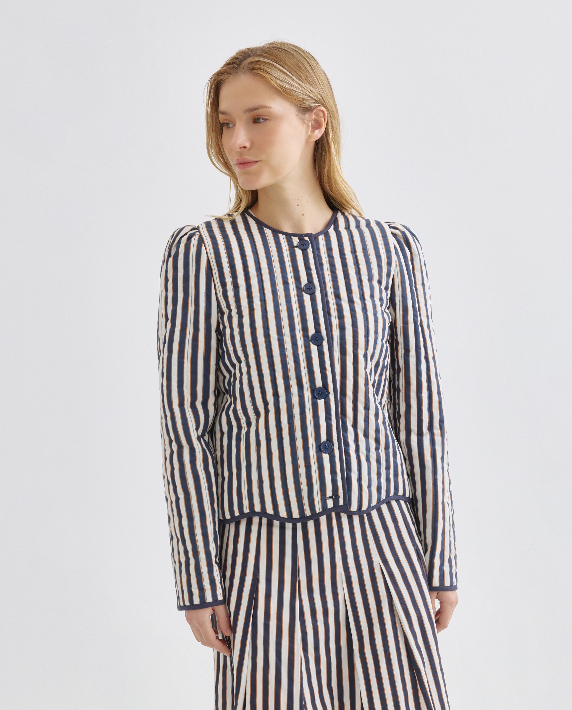 Chaqueta de mujer de rayas con manga abullonada total look Marrón-1