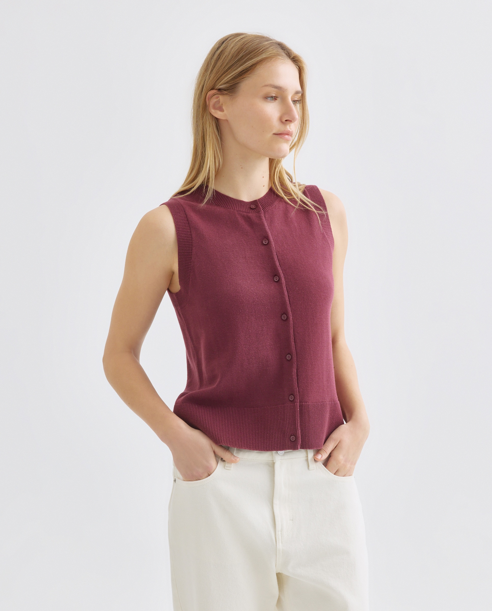 Imagen 0 de Chaleco abotonado de mujer cuello caja