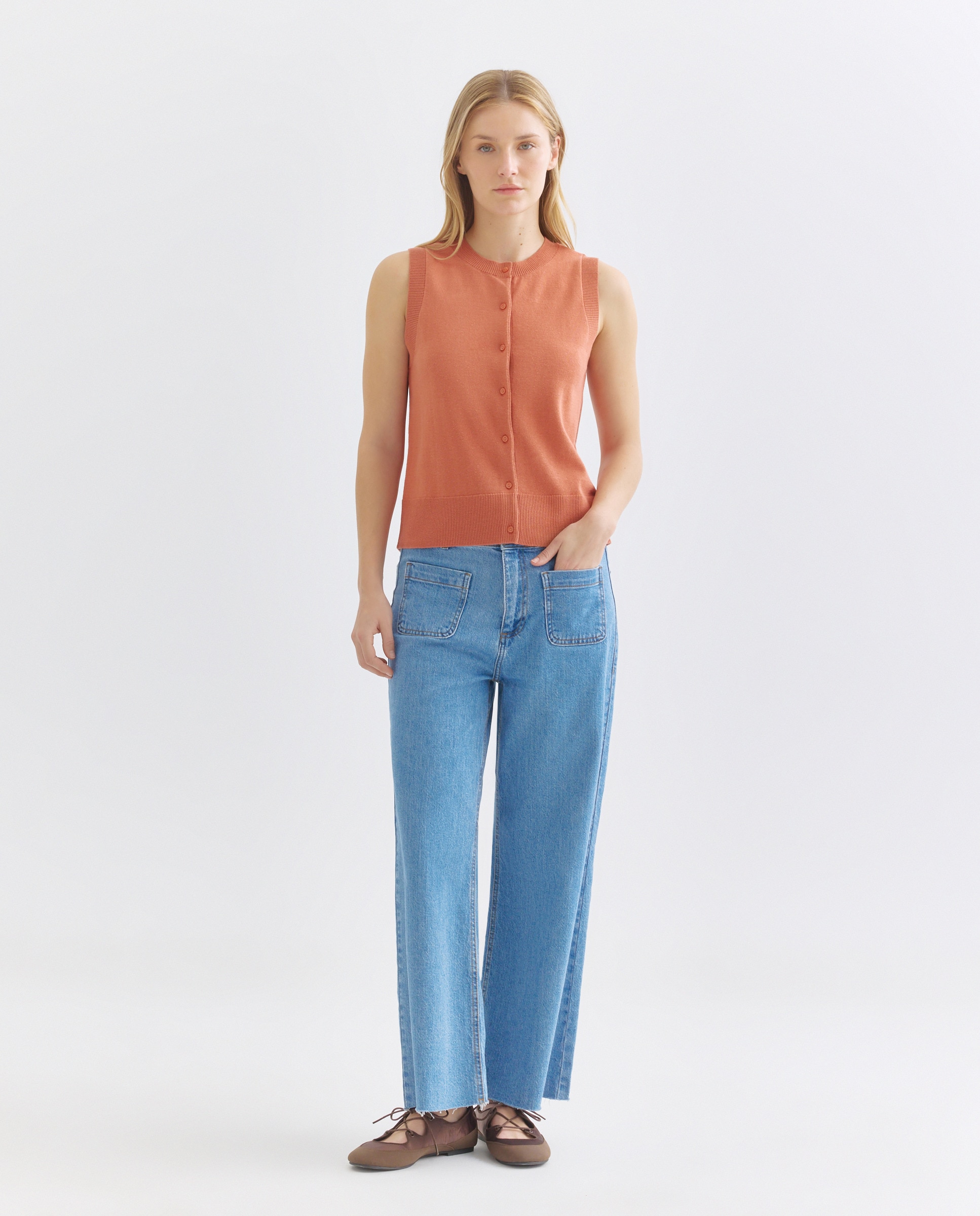 Imagen 0 de Chaleco abotonado de mujer cuello caja