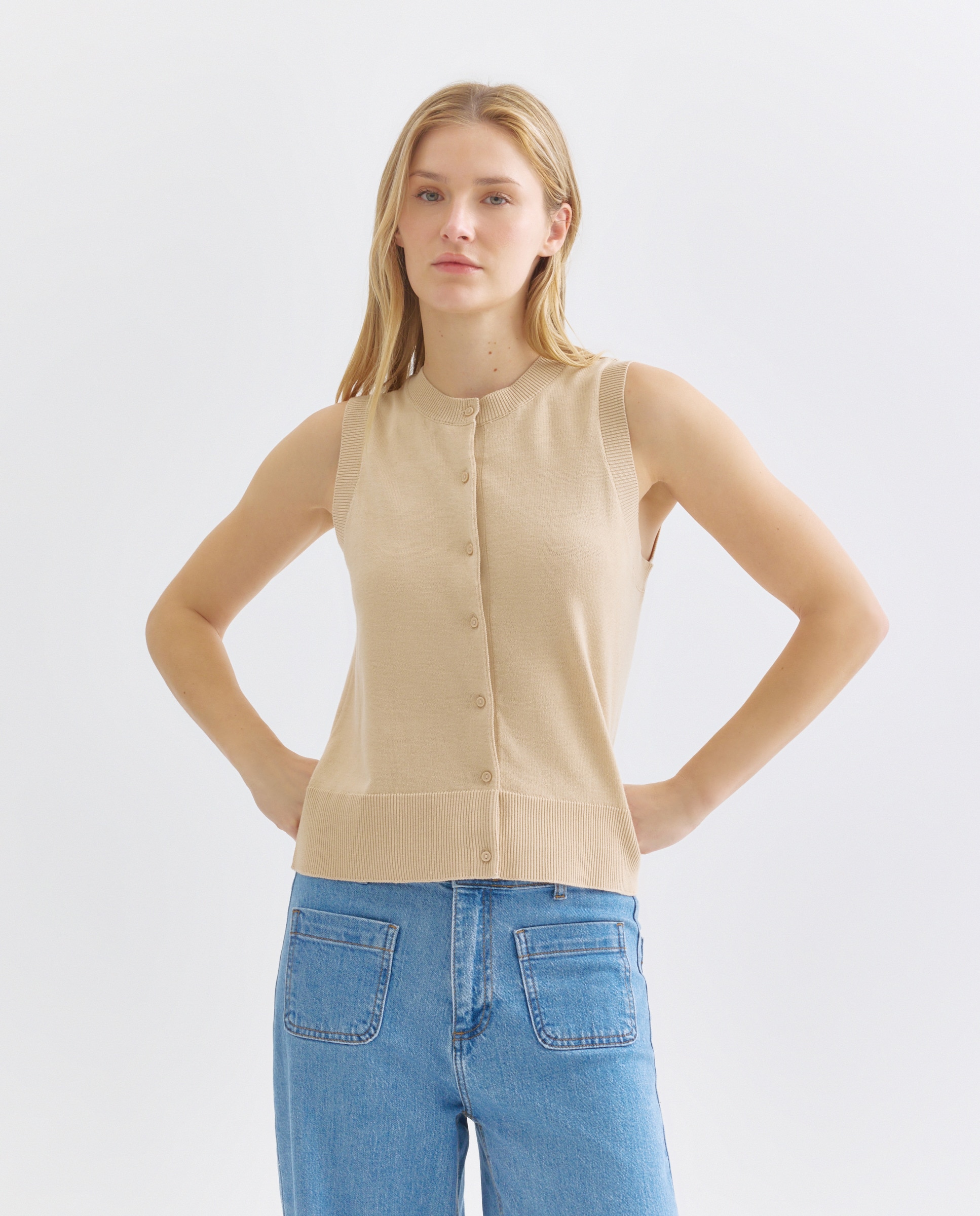 Imagen 0 de Chaleco abotonado de mujer cuello caja