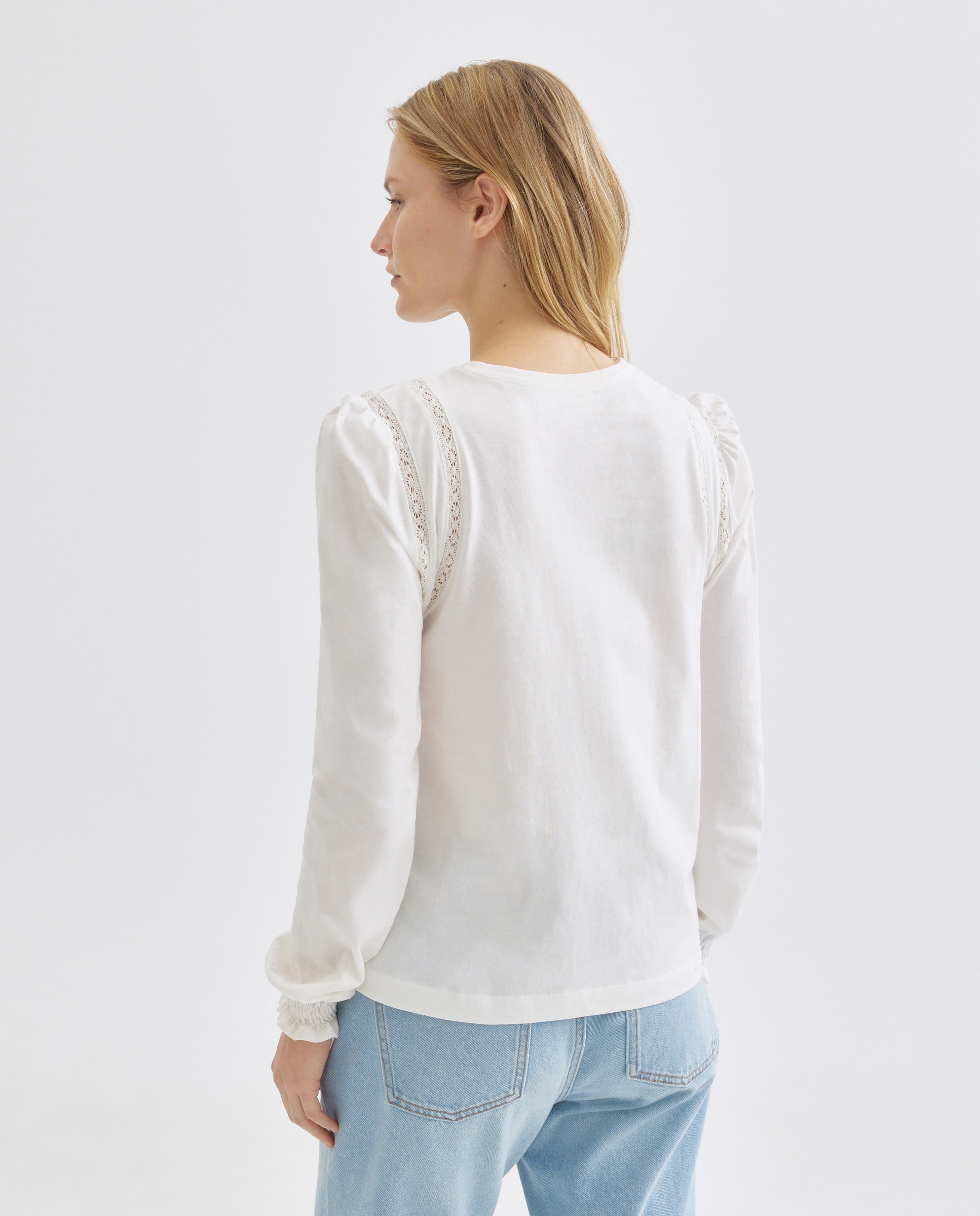 Camiseta de mujer cuello caja con detalles 120 Crudo-3