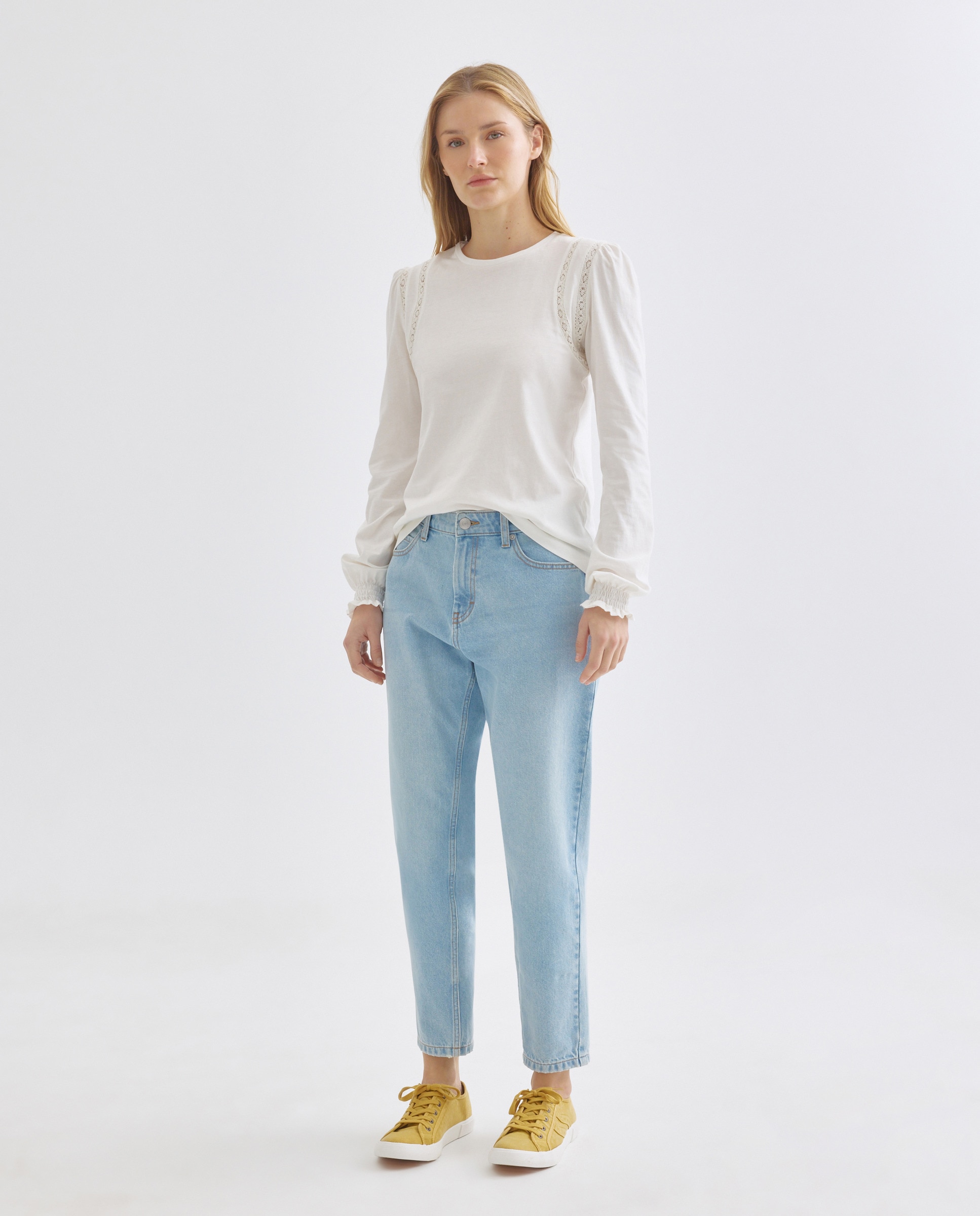 Camiseta de mujer cuello caja con detalles 120 Crudo-2