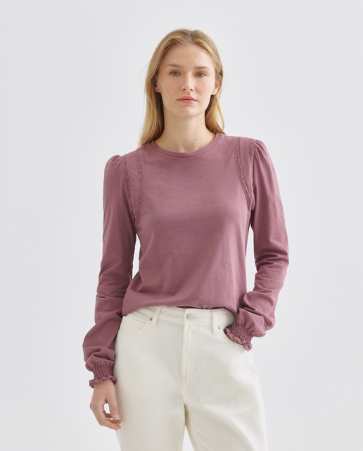 Imagen 0 de Camiseta de mujer cuello caja con detalles