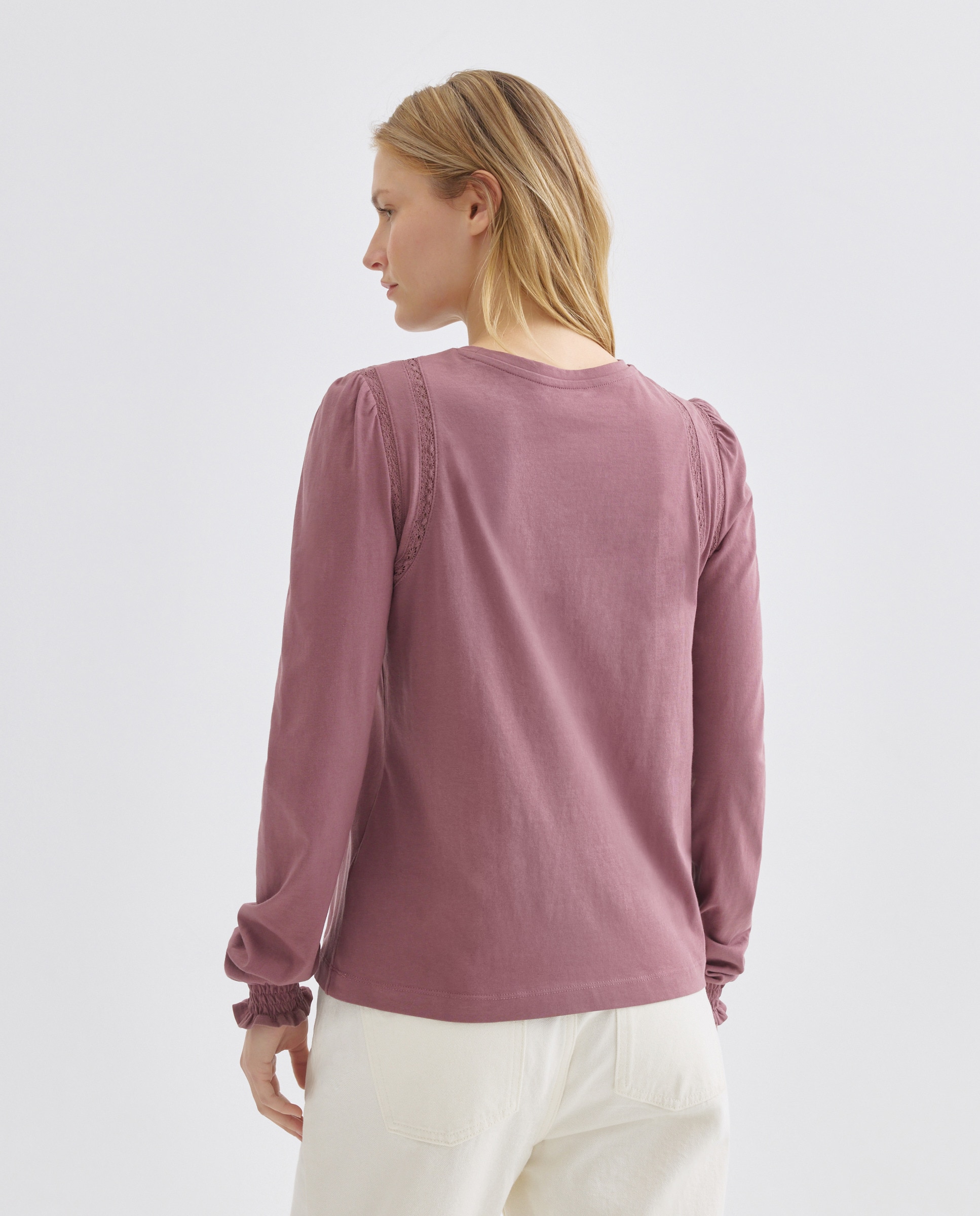 Camiseta de mujer cuello caja con detalles 291 Berenjena-3