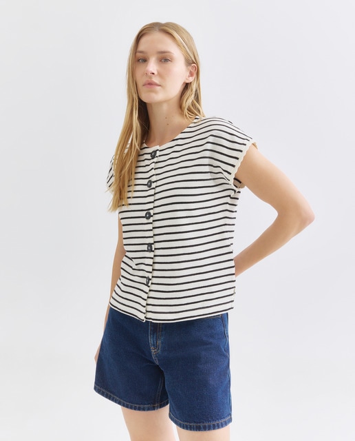 Imagen 0 de Camiseta de mujer cuello caja abotonada ribete ondas