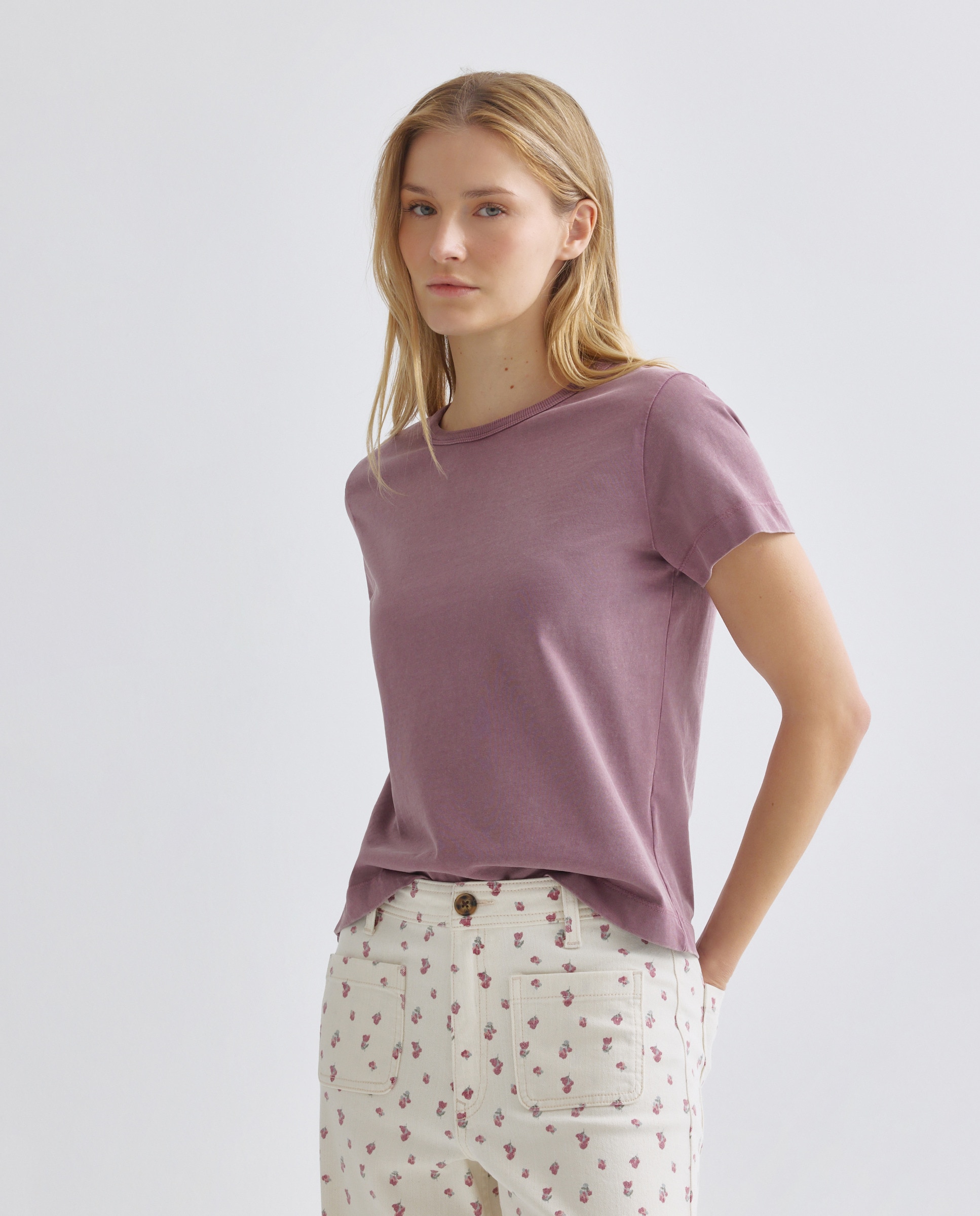 Imagen 0 de Camiseta de mujer efecto lavado cuello caja