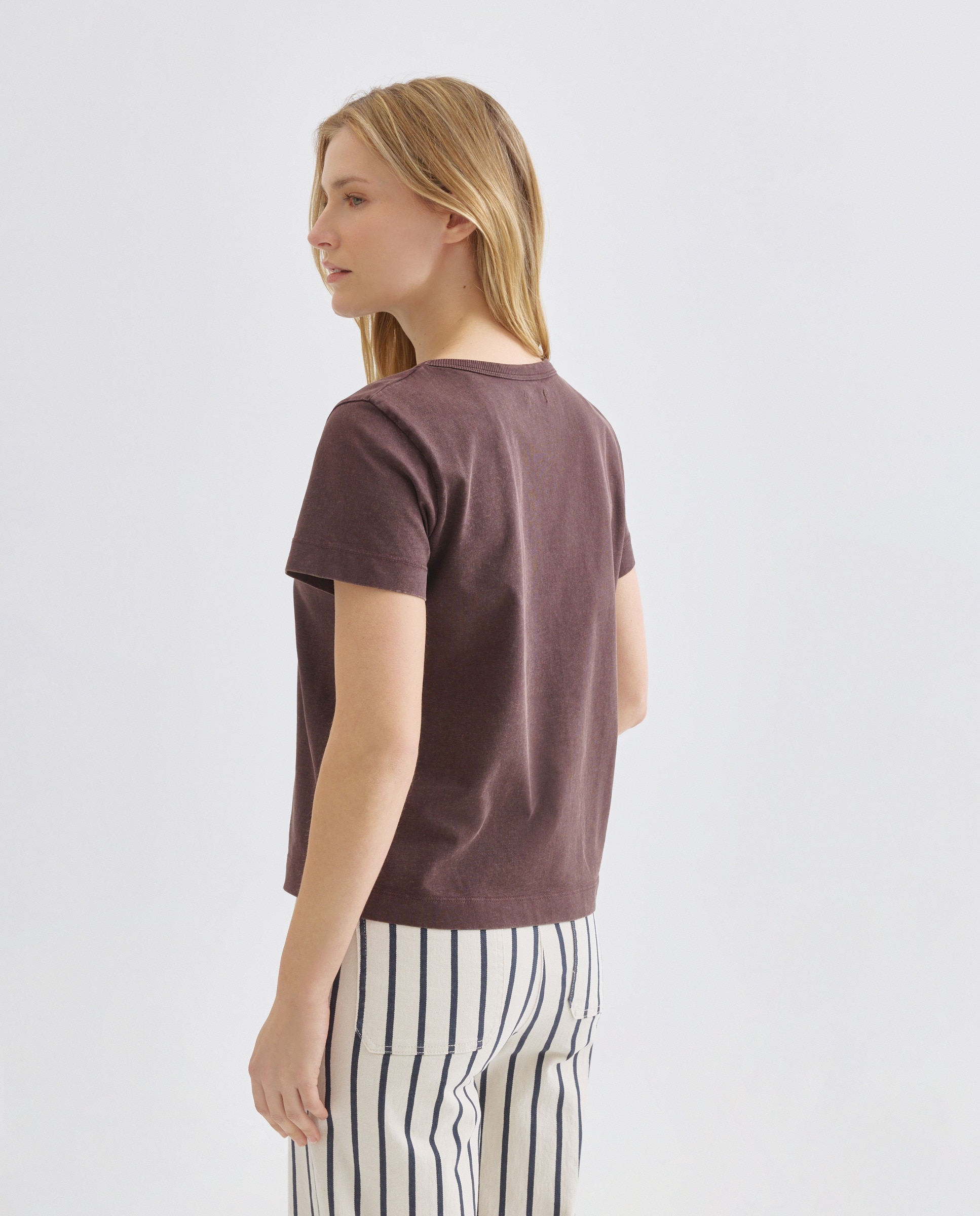 Camiseta de mujer efecto lavado cuello caja Chocolate-3