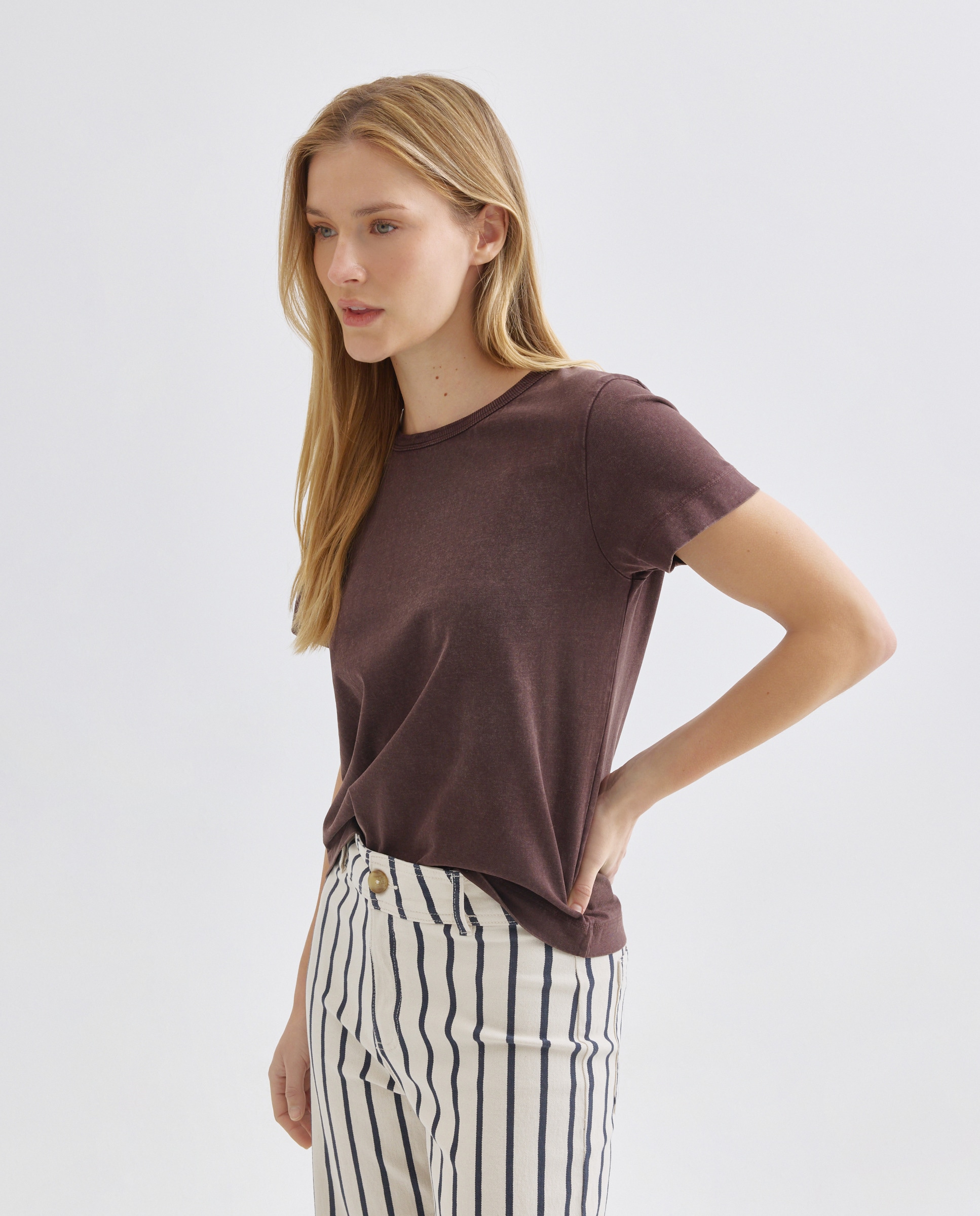 Imagen 0 de Camiseta de mujer efecto lavado cuello caja