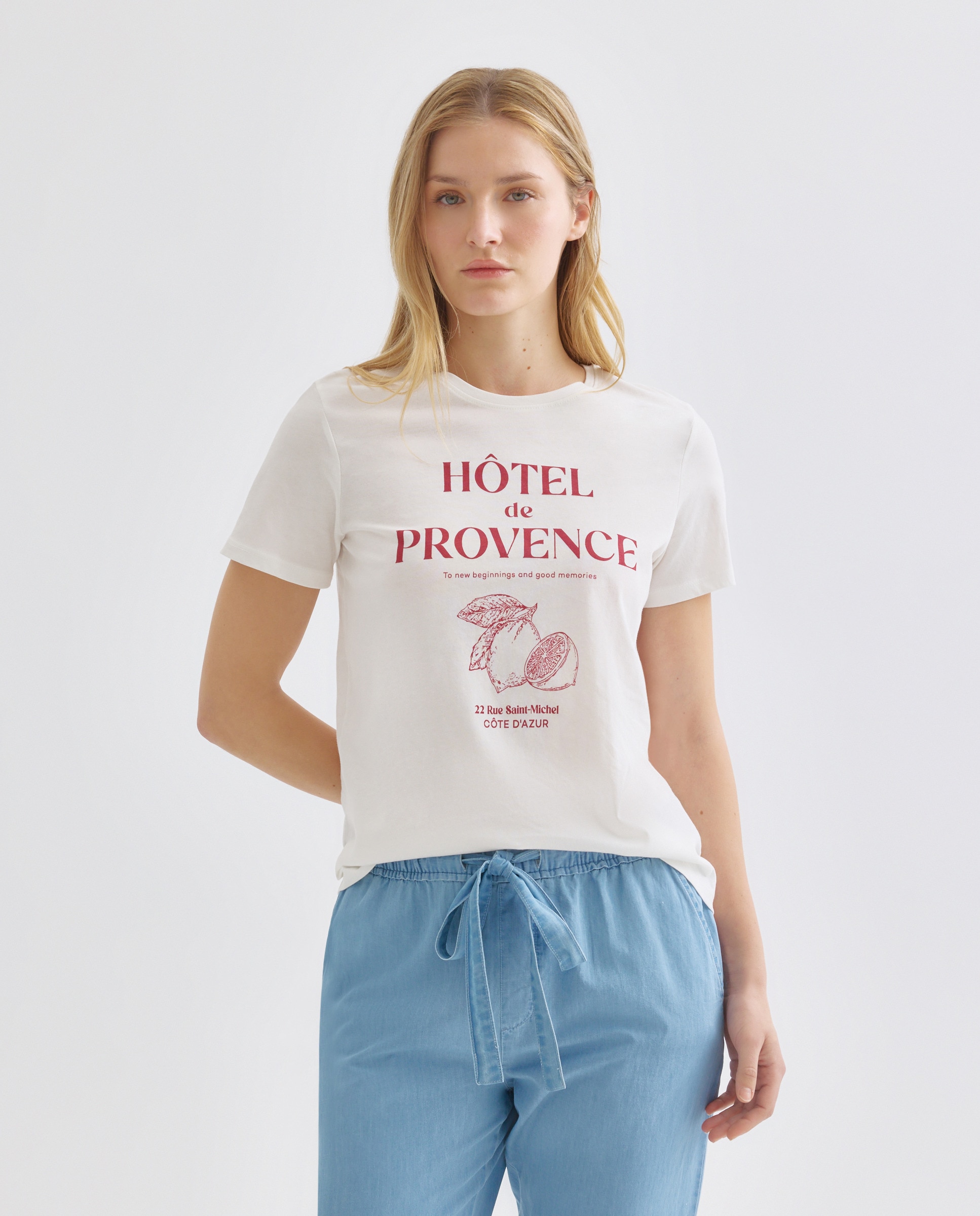 Imagen 0 de Camiseta estampada de mujer cuello caja