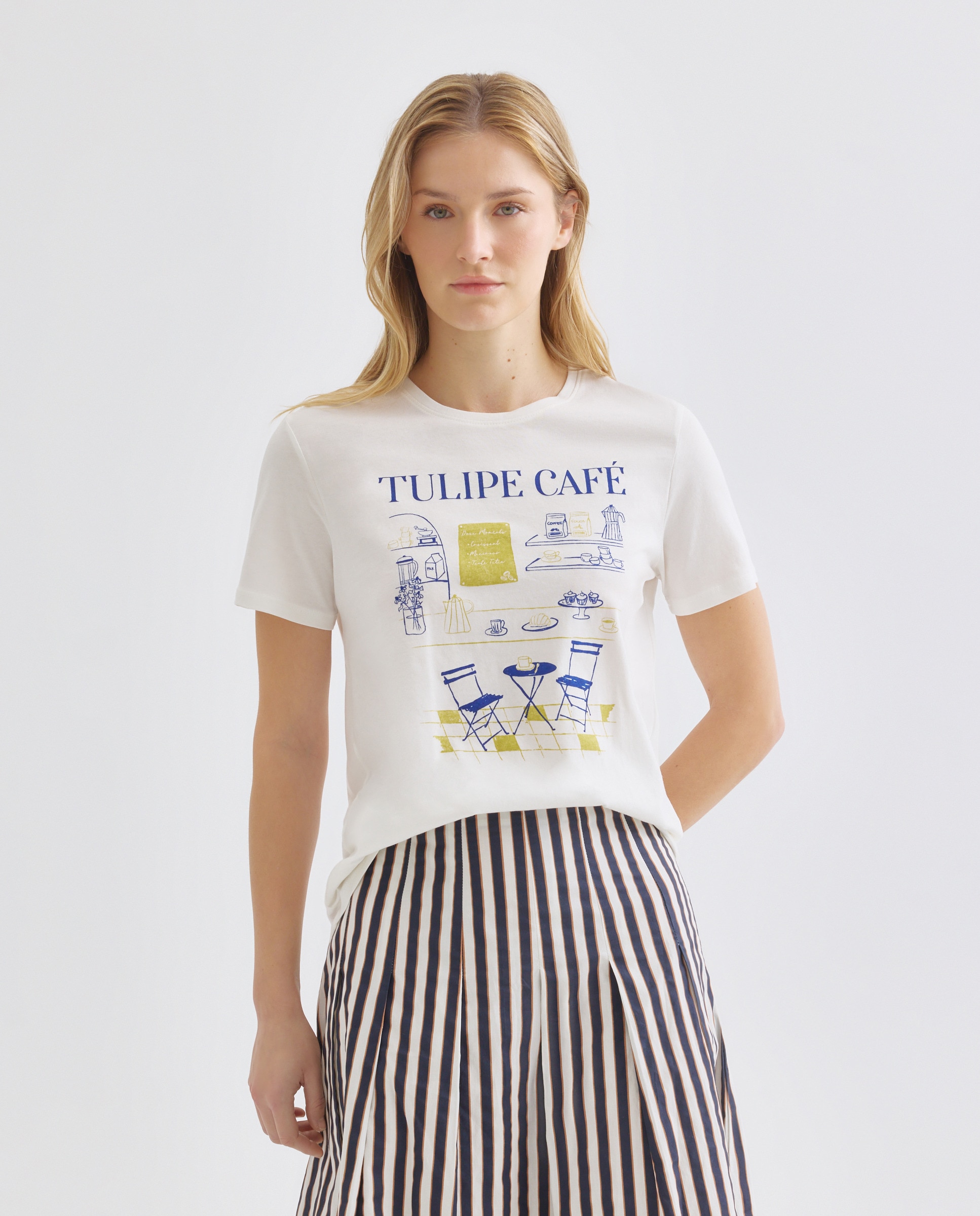 Imagen 0 de Camiseta estampada de mujer cuello caja