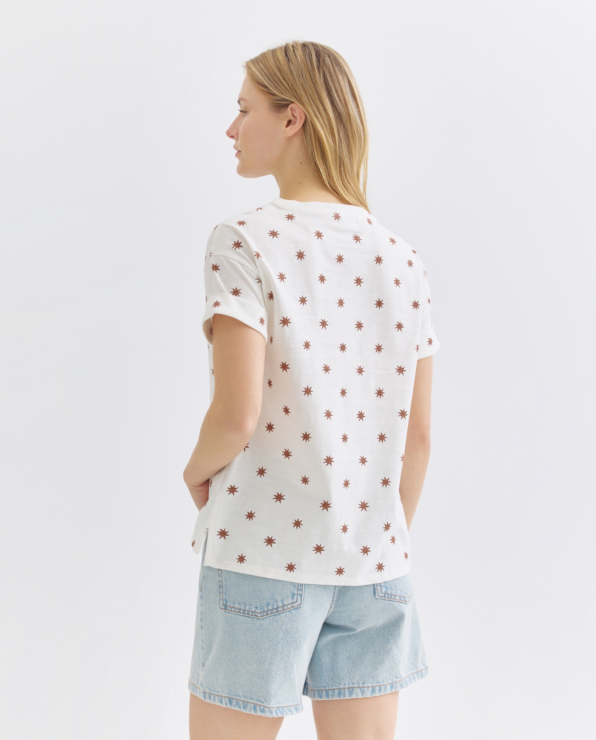 Camiseta estampada de mujer cuello caja Marrón-3