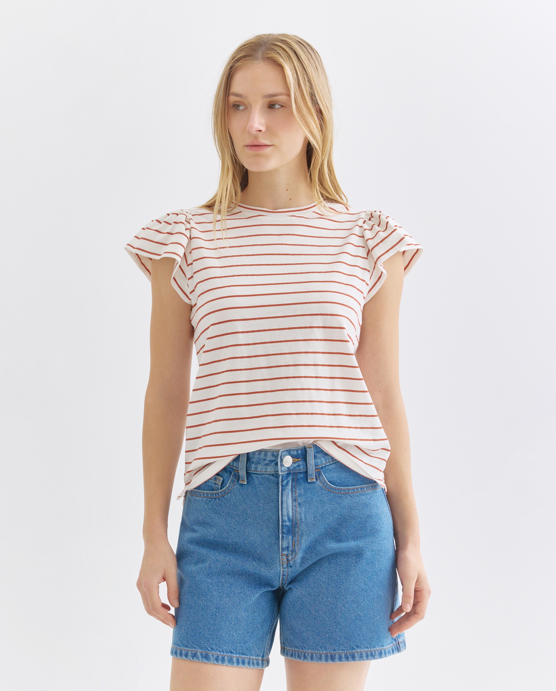 Imagen 0 de Camiseta de mujer cuello caja rayas manga volantes