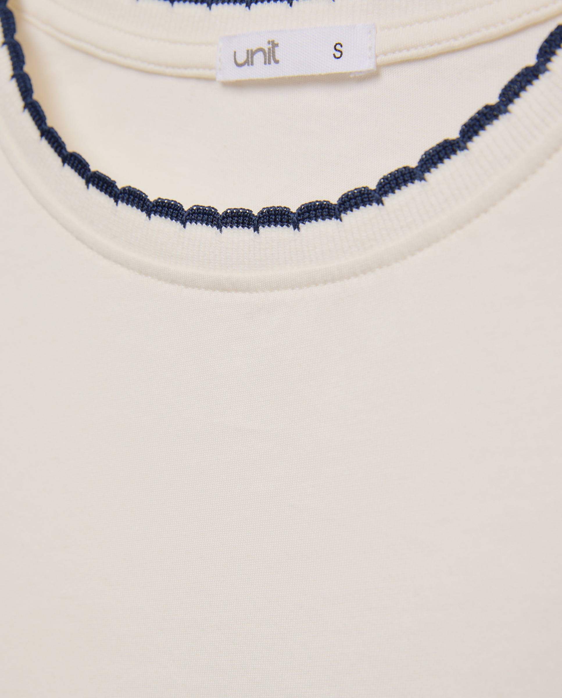 Camiseta de mujer cuelllo caja y contrastes Beige-5