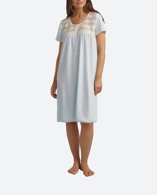 Imagen 0 de Camisón en microfibra manga corta escotes con tiras de encaje y tapeta